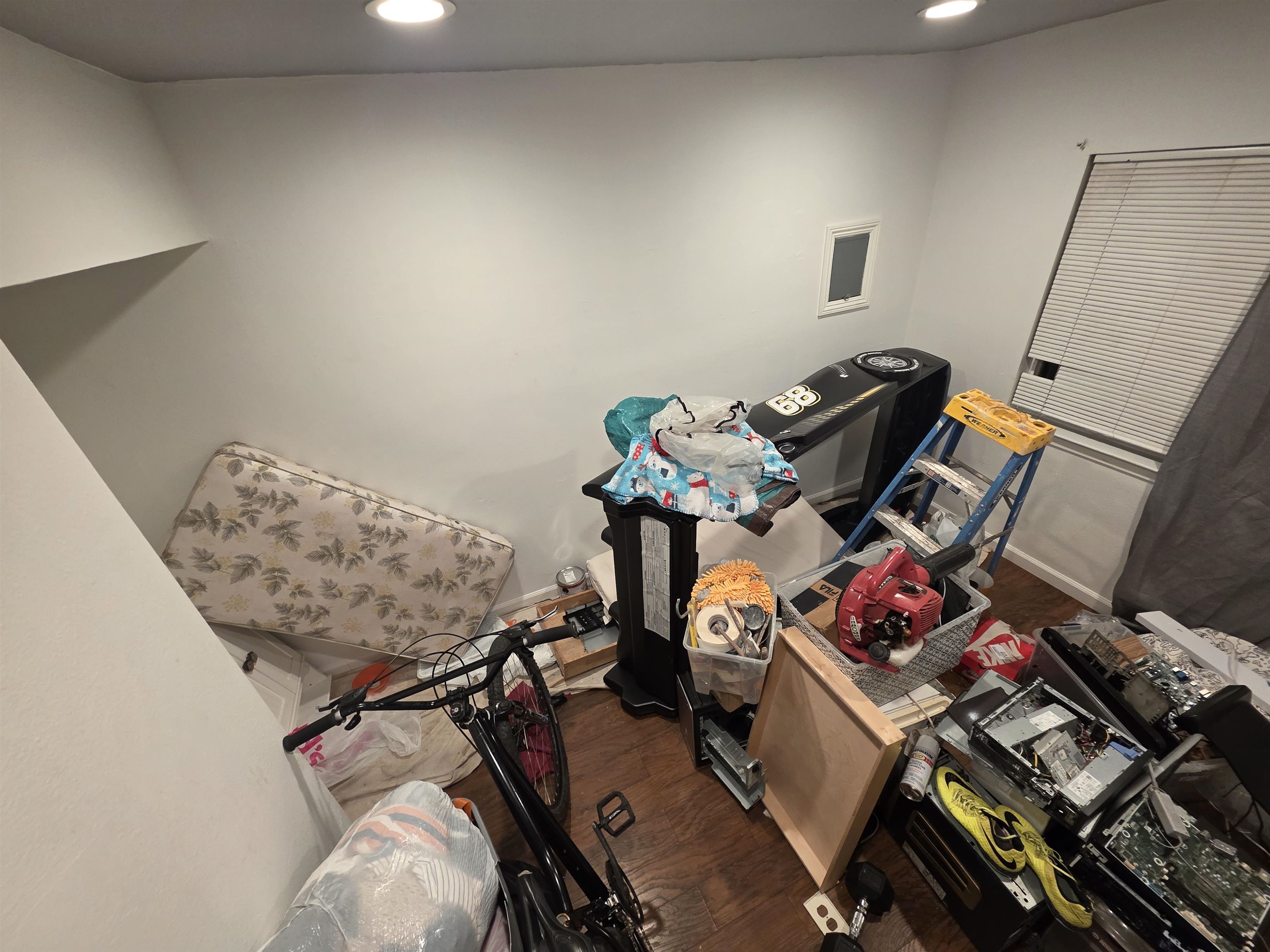 Detail Gallery Image 4 of 18 For 1823 Church St, Oakland,  CA 94621 - 2 Beds | 2 Baths