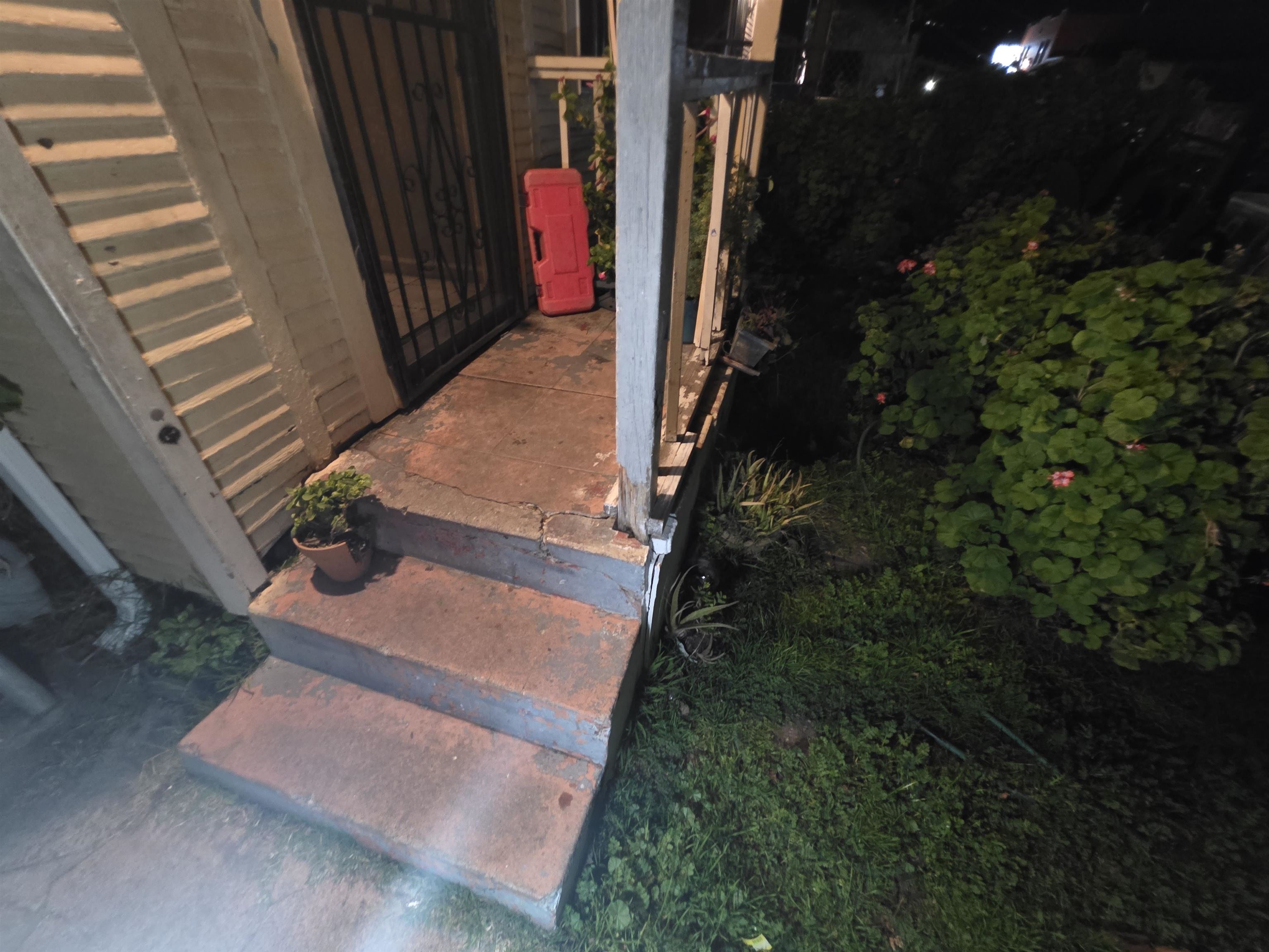 Detail Gallery Image 6 of 18 For 1823 Church St, Oakland,  CA 94621 - 2 Beds | 2 Baths