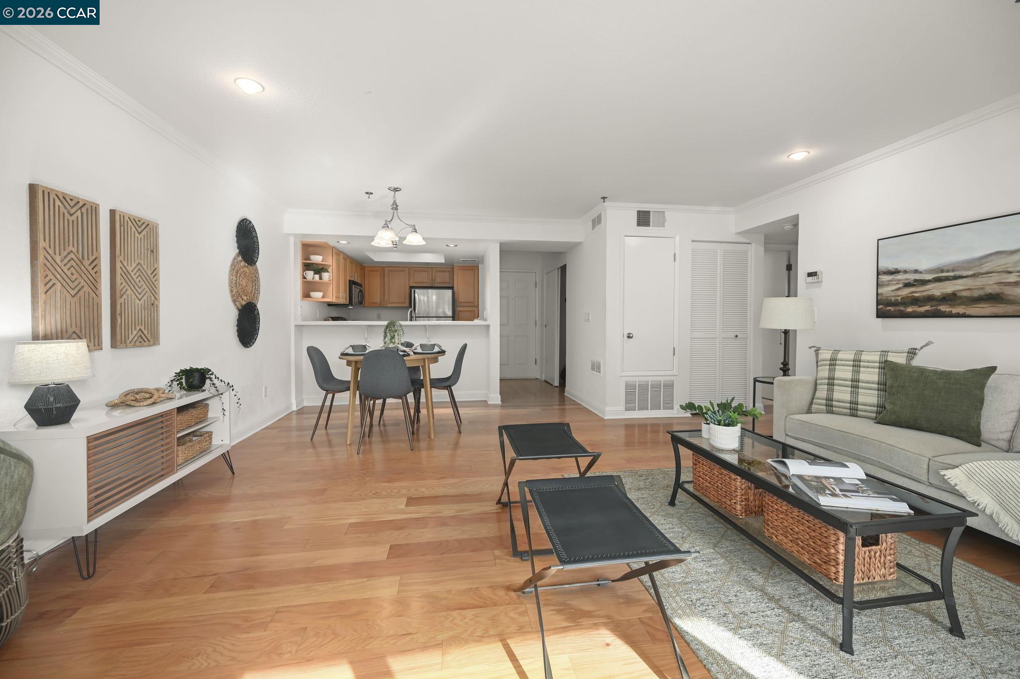 Photo #2: 41122590 Listing: Photo #2