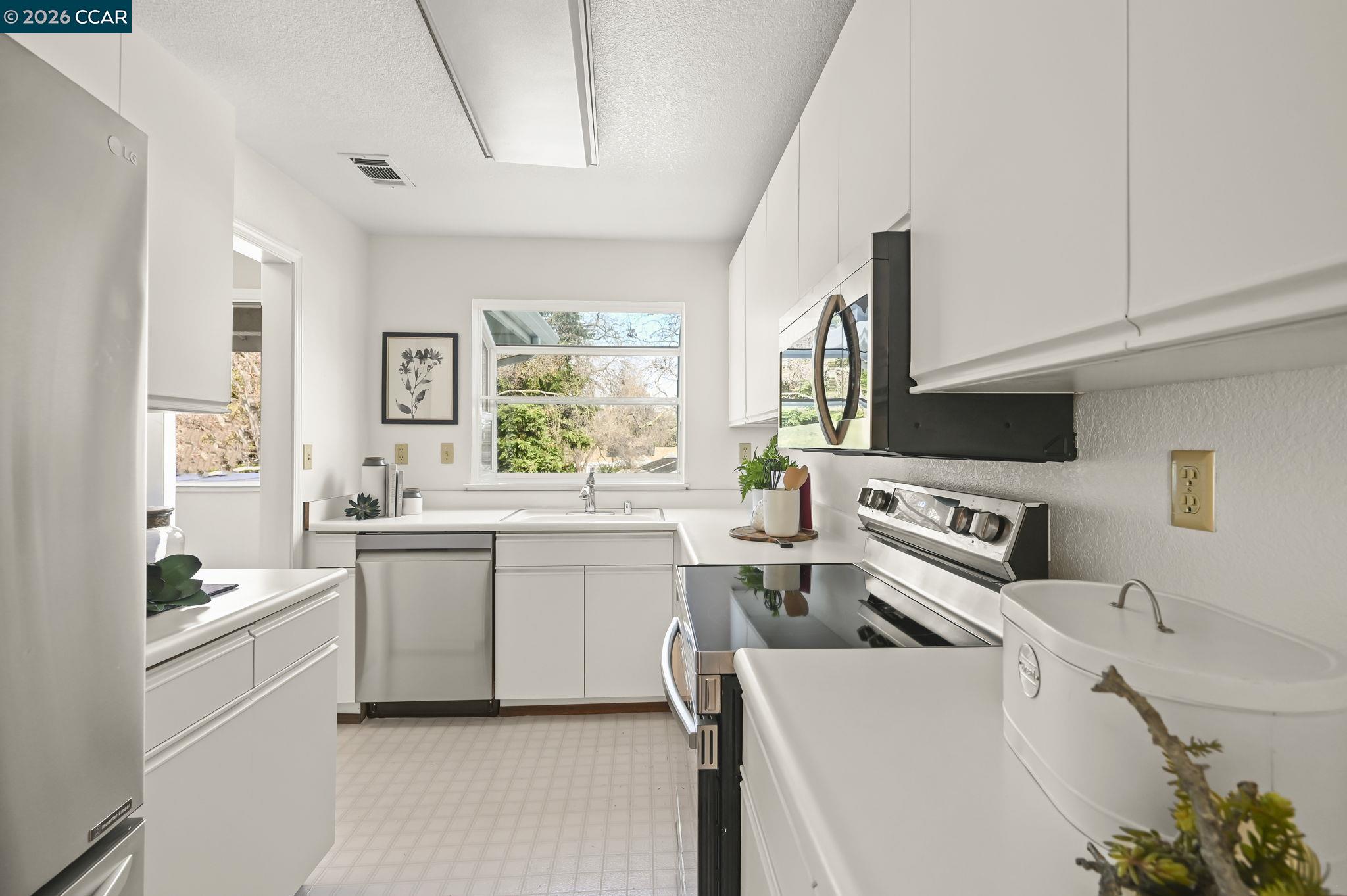 Photo #8: 41122592 Listing: Photo #8