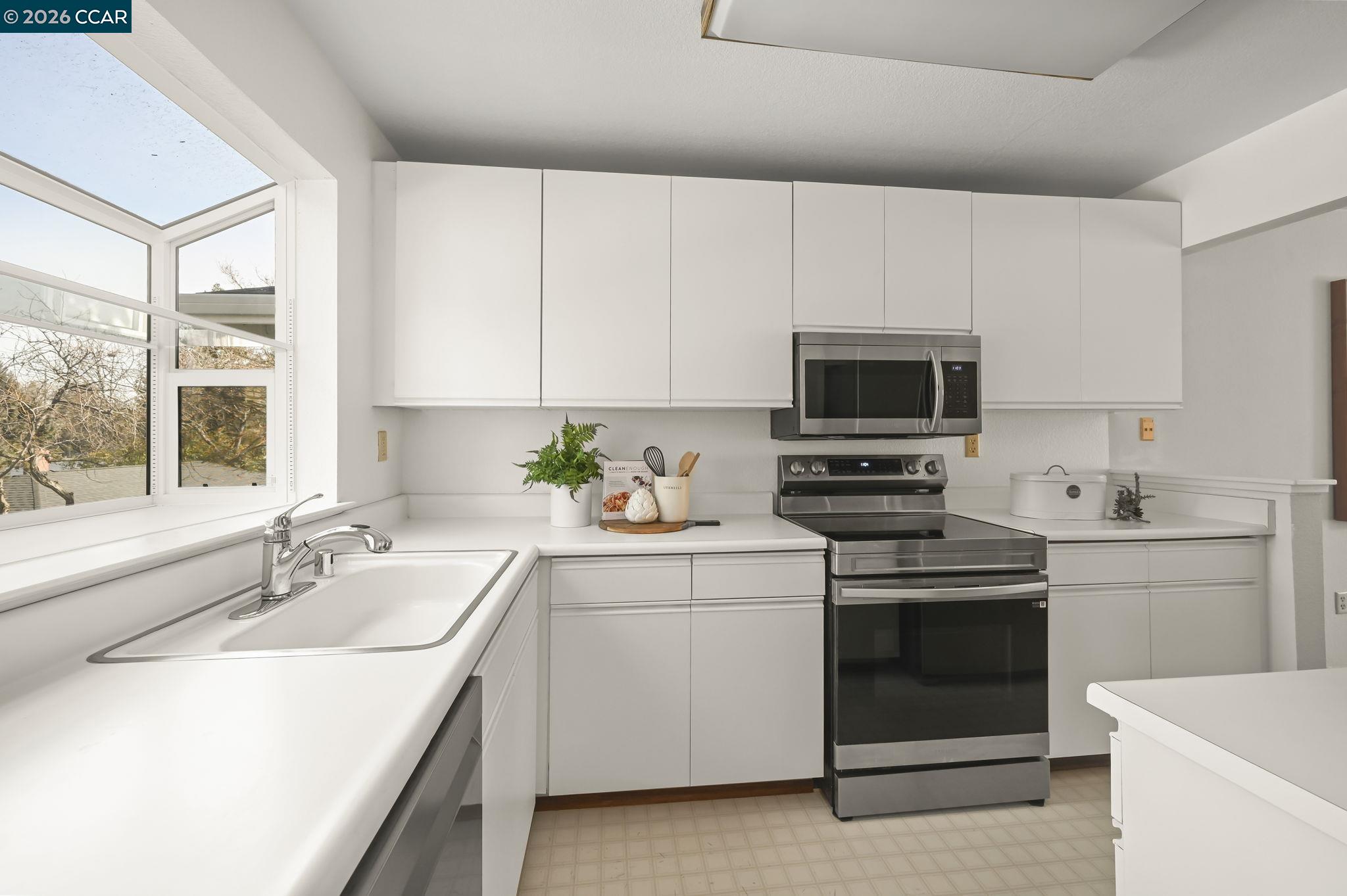 Photo #10: 41122592 Listing: Photo #10