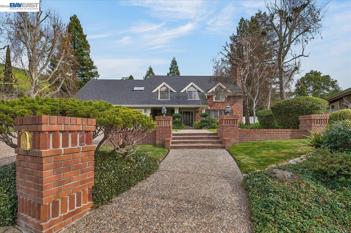 Detail Gallery Image 5 of 50 For 28 Harrington Rd, Moraga,  CA 94556 - 5 Beds | 3 Baths