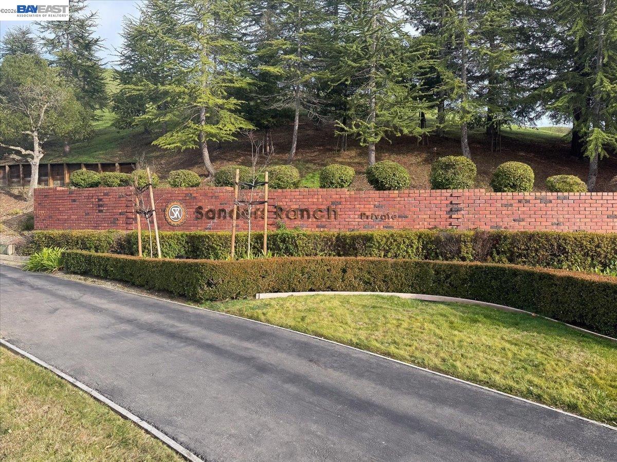 Detail Gallery Image 6 of 50 For 28 Harrington Rd, Moraga,  CA 94556 - 5 Beds | 3 Baths