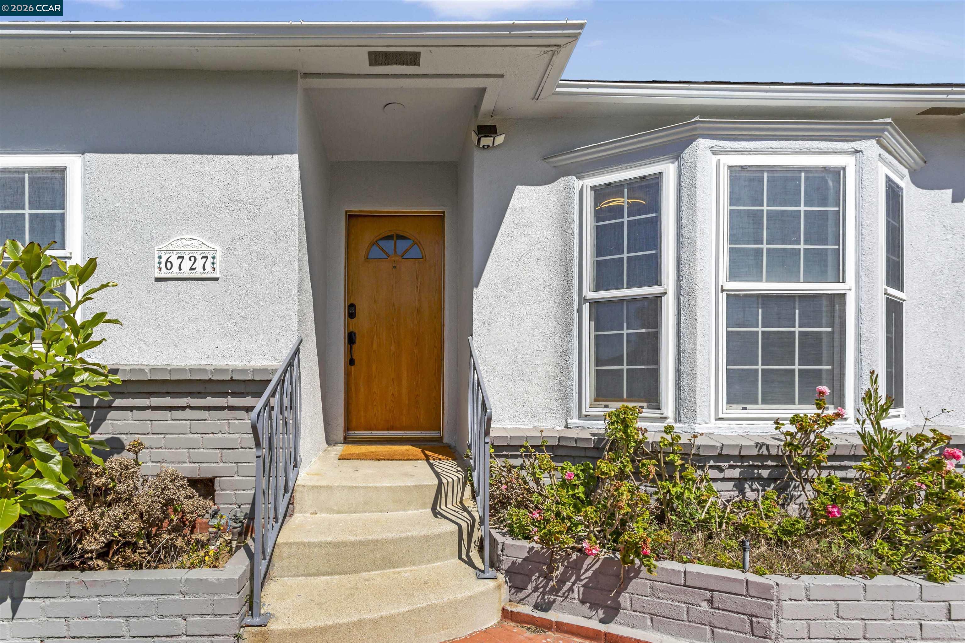 Detail Gallery Image 2 of 35 For 6727 W 87th Pl, Los Angeles,  CA 90045 - 3 Beds | 2 Baths