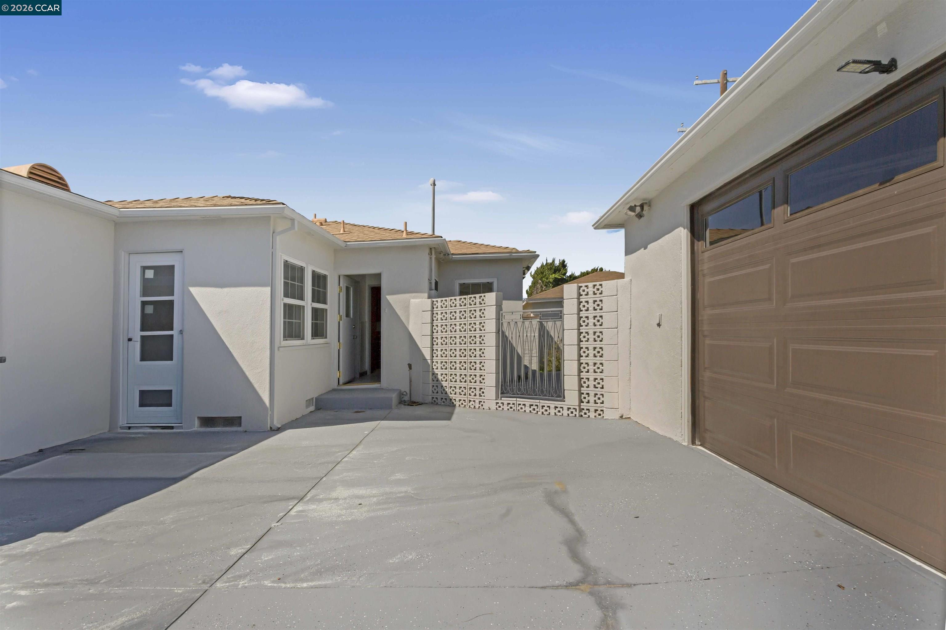 Detail Gallery Image 3 of 35 For 6727 W 87th Pl, Los Angeles,  CA 90045 - 3 Beds | 2 Baths