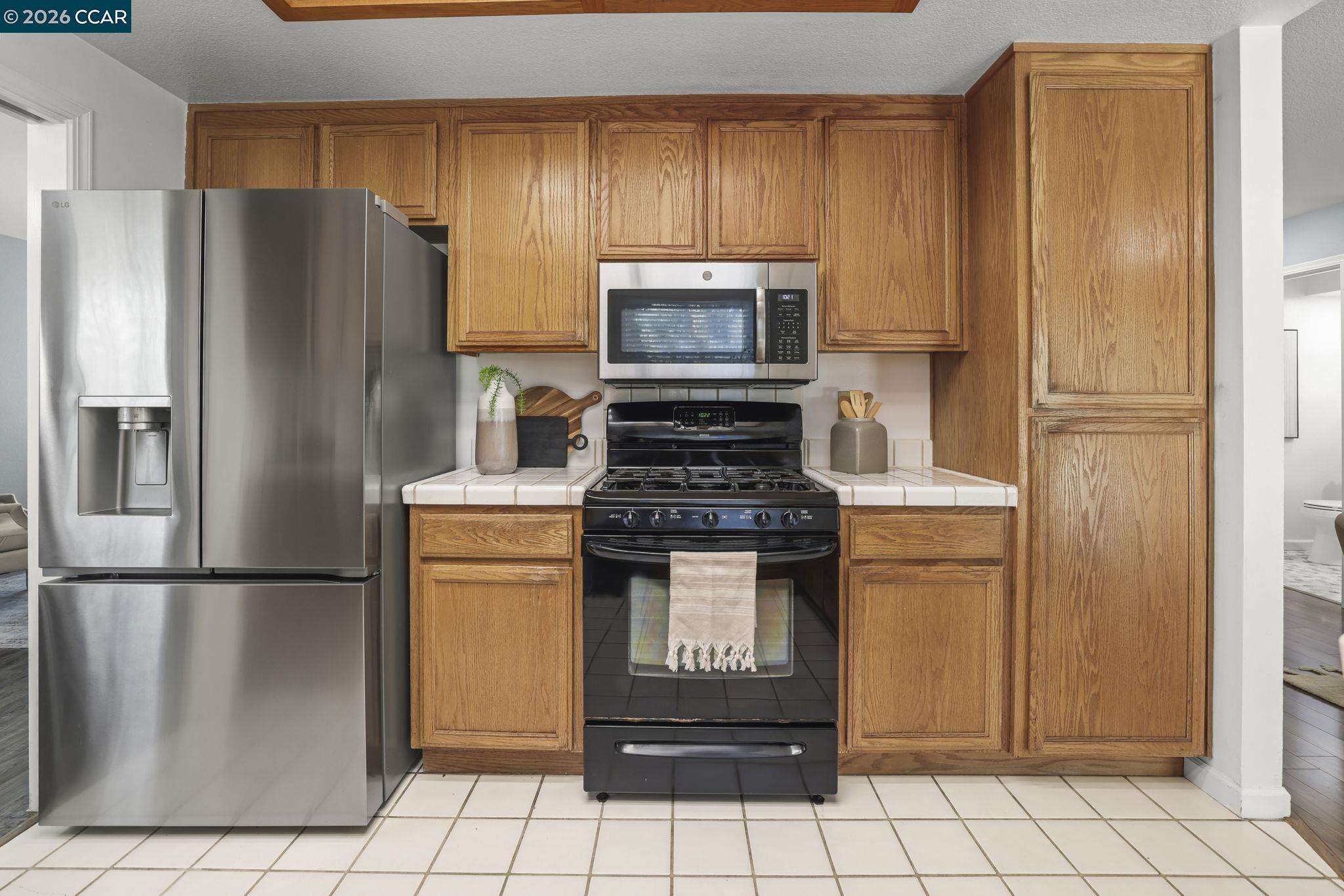 Detail Gallery Image 17 of 30 For 4807 Silver Hill Ct, Antioch,  CA 94531 - 3 Beds | 2/1 Baths