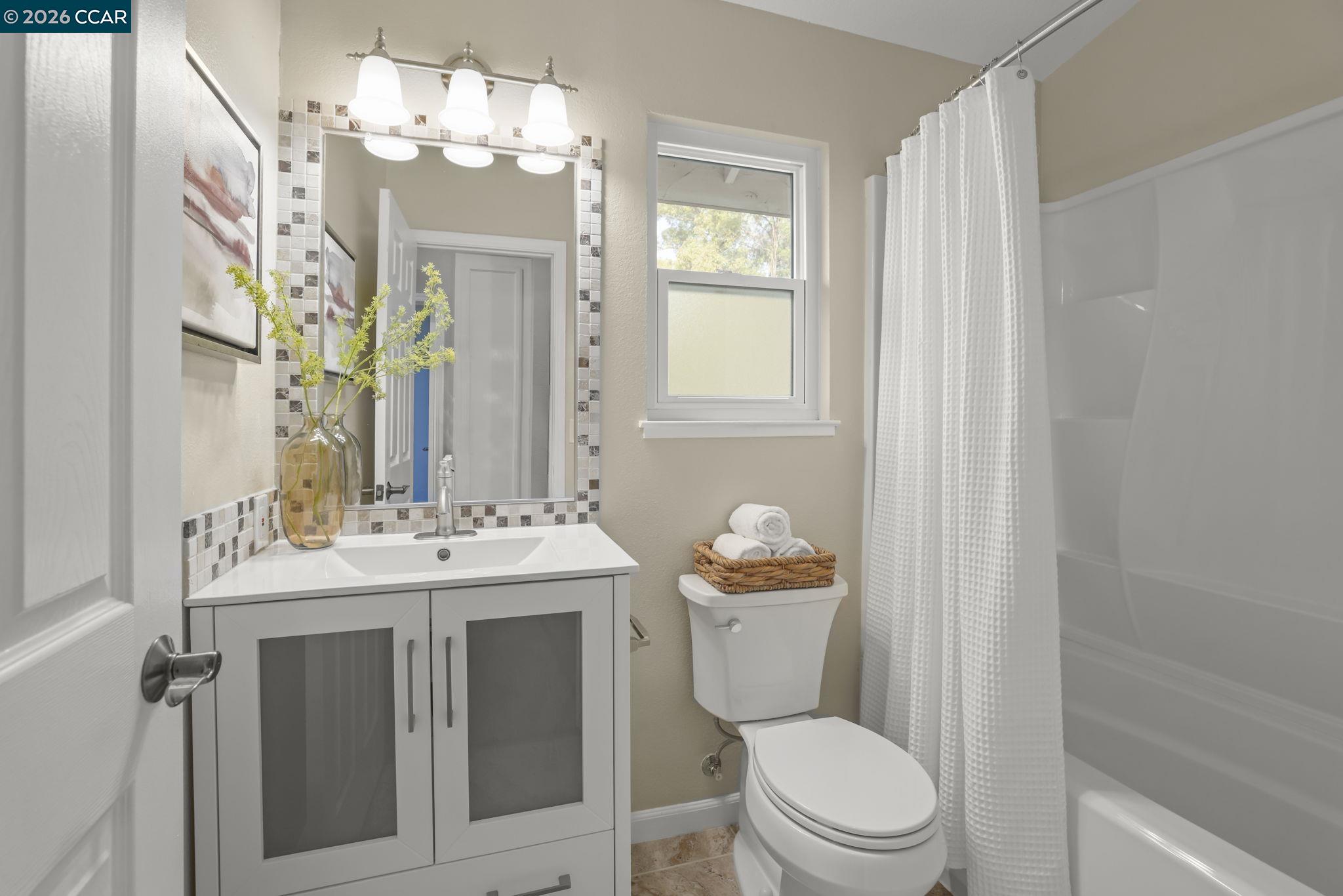 Detail Gallery Image 24 of 30 For 4807 Silver Hill Ct, Antioch,  CA 94531 - 3 Beds | 2/1 Baths