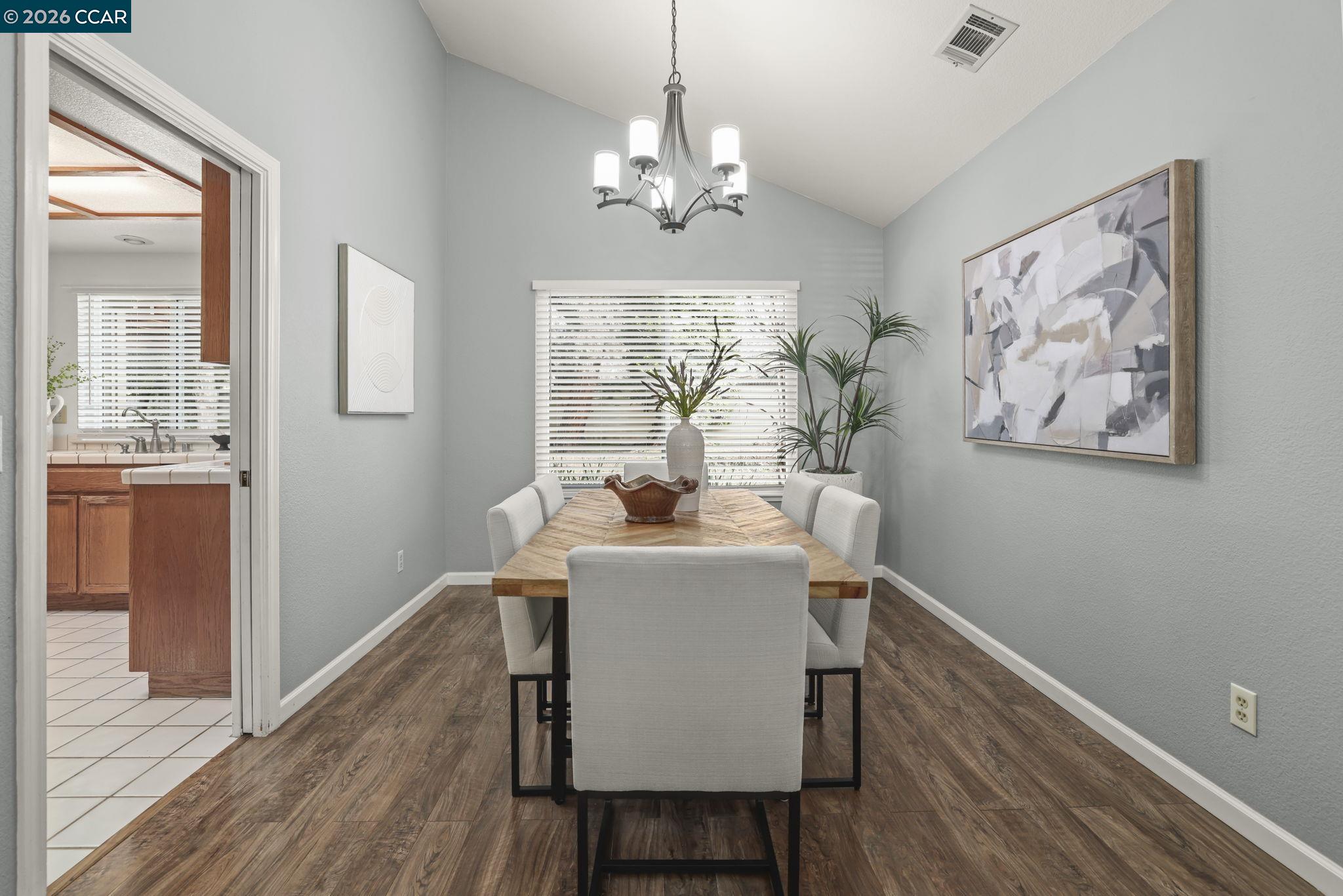 Detail Gallery Image 10 of 30 For 4807 Silver Hill Ct, Antioch,  CA 94531 - 3 Beds | 2/1 Baths