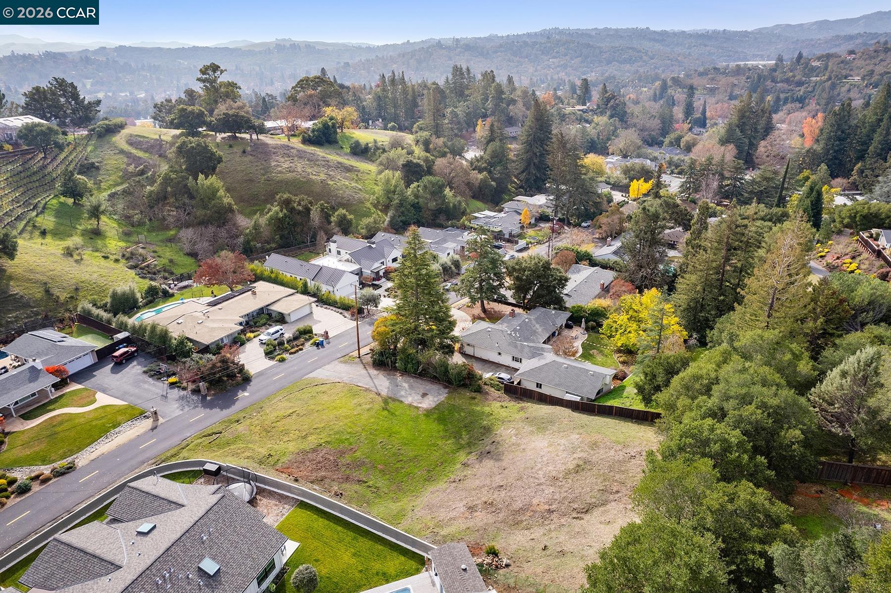 Detail Gallery Image 9 of 10 For 1183 Glen Rd, Lafayette,  CA 94549 - 5 Beds | 3/1 Baths