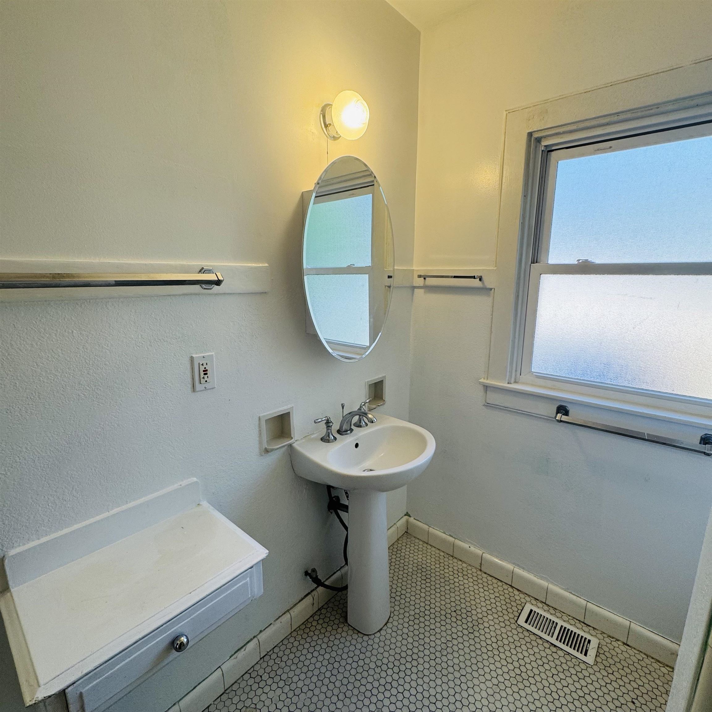 Detail Gallery Image 13 of 40 For 614 28th St, Sacramento,  CA 95816 - 4 Beds | 2 Baths