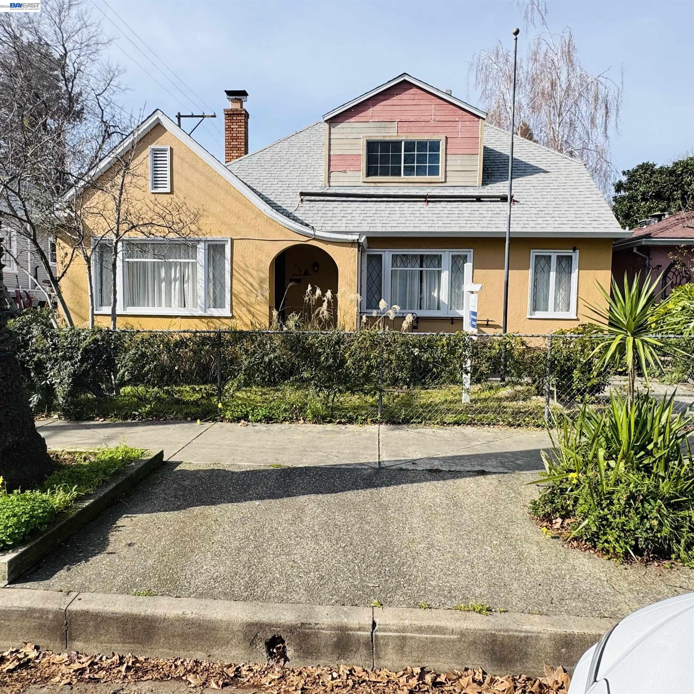 Detail Gallery Image 2 of 38 For 614 28th St, Sacramento,  CA 95816 - 4 Beds | 2 Baths