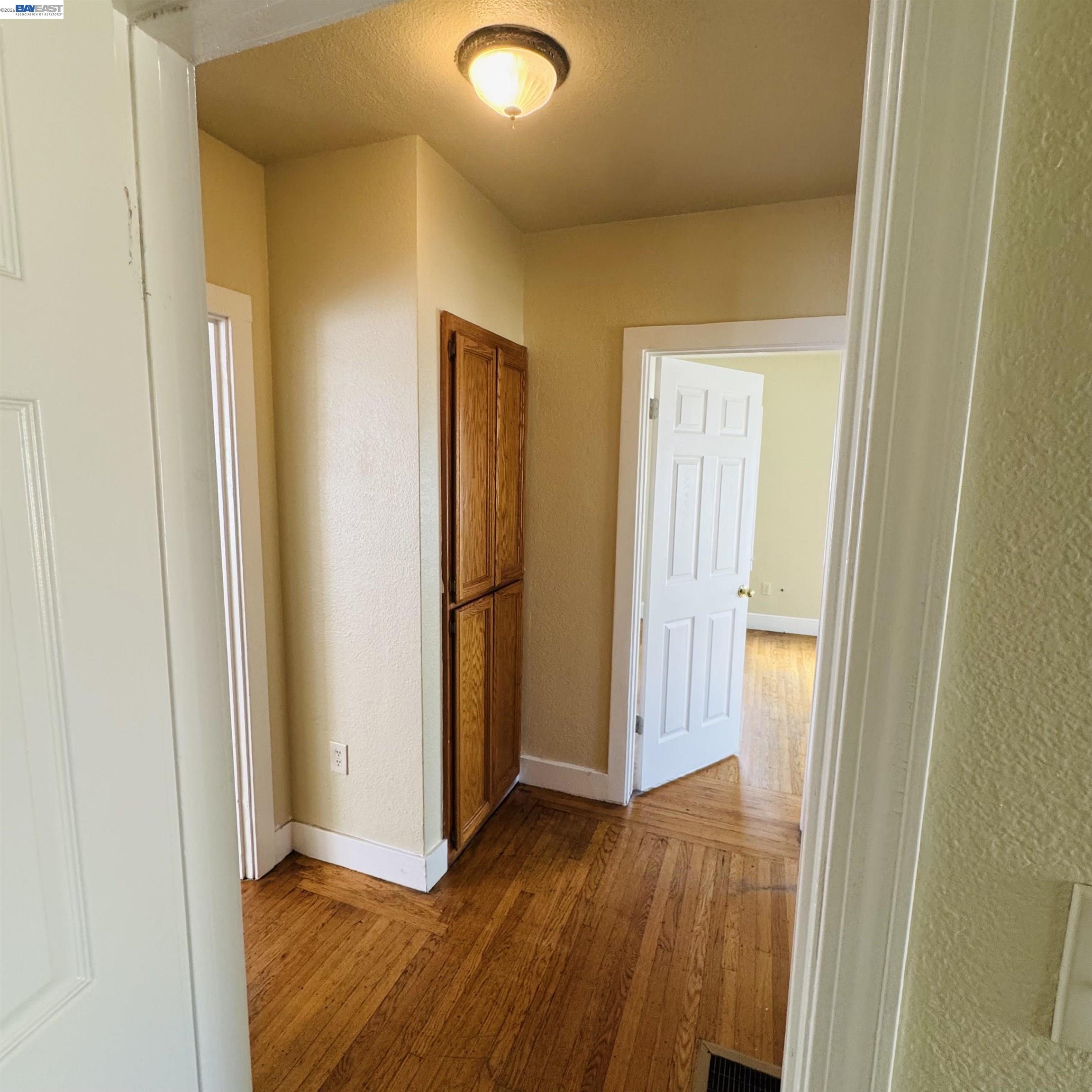 Detail Gallery Image 8 of 38 For 614 28th St, Sacramento,  CA 95816 - 4 Beds | 2 Baths