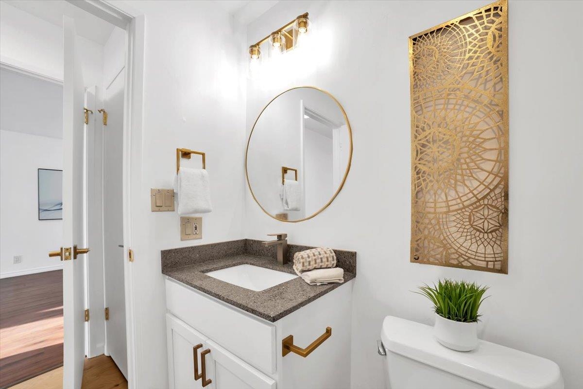 Detail Gallery Image 15 of 39 For 2819 Bayview Dr, Alameda,  CA 94501 - 2 Beds | 2 Baths