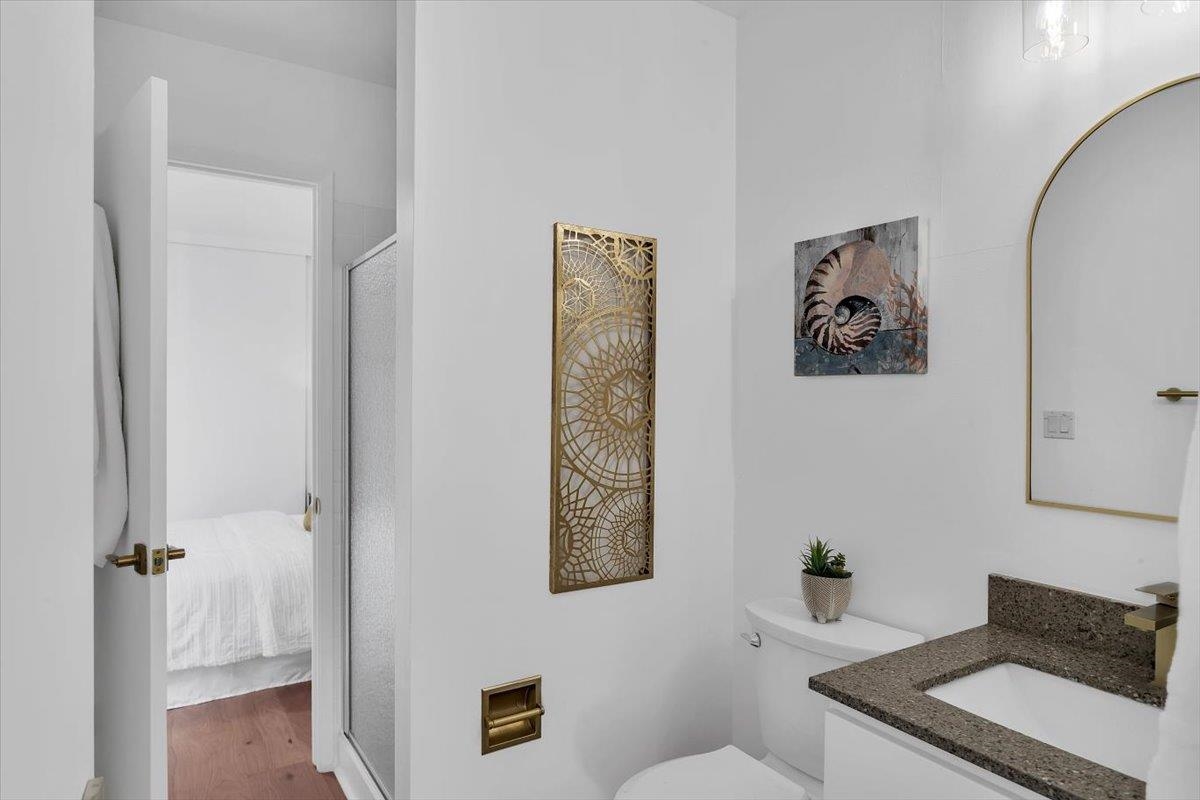 Detail Gallery Image 18 of 39 For 2819 Bayview Dr, Alameda,  CA 94501 - 2 Beds | 2 Baths