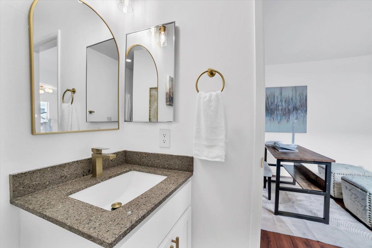 Detail Gallery Image 19 of 39 For 2819 Bayview Dr, Alameda,  CA 94501 - 2 Beds | 2 Baths