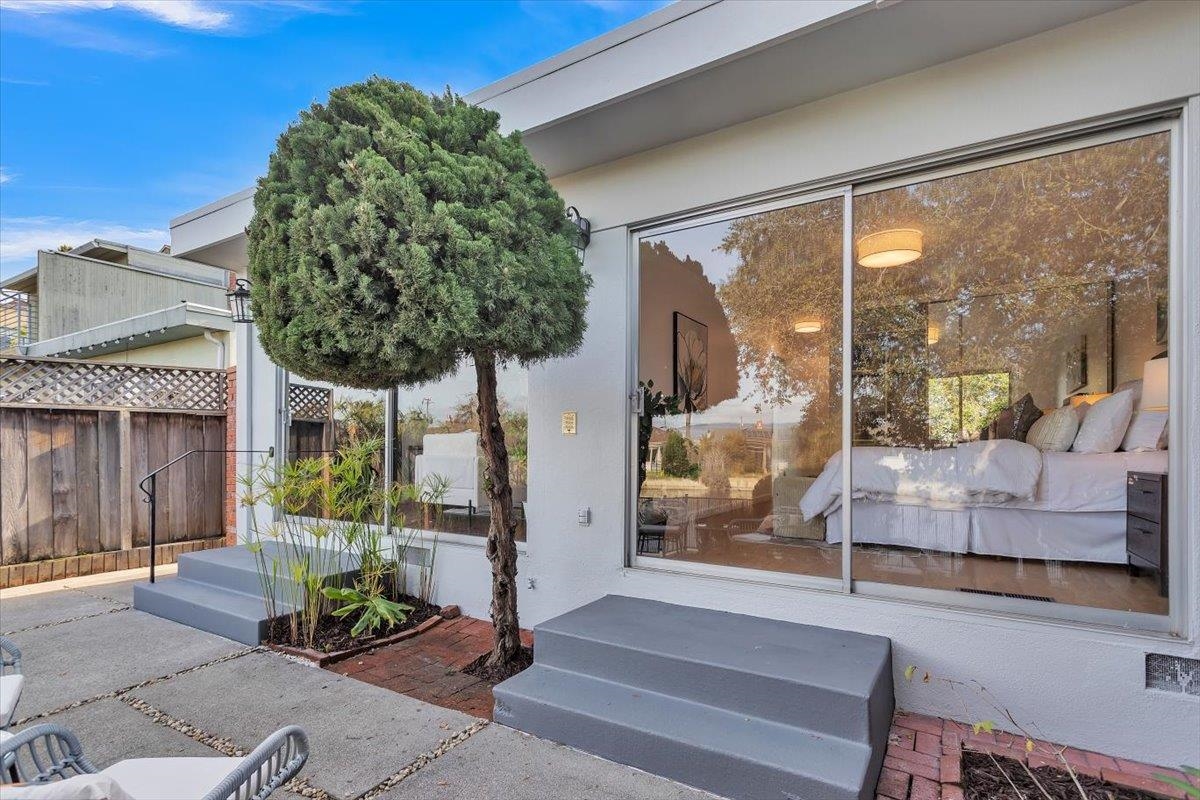 Detail Gallery Image 24 of 39 For 2819 Bayview Dr, Alameda,  CA 94501 - 2 Beds | 2 Baths