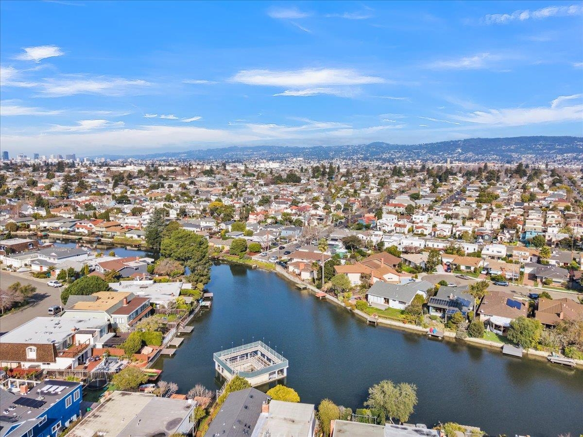 Detail Gallery Image 31 of 39 For 2819 Bayview Dr, Alameda,  CA 94501 - 2 Beds | 2 Baths