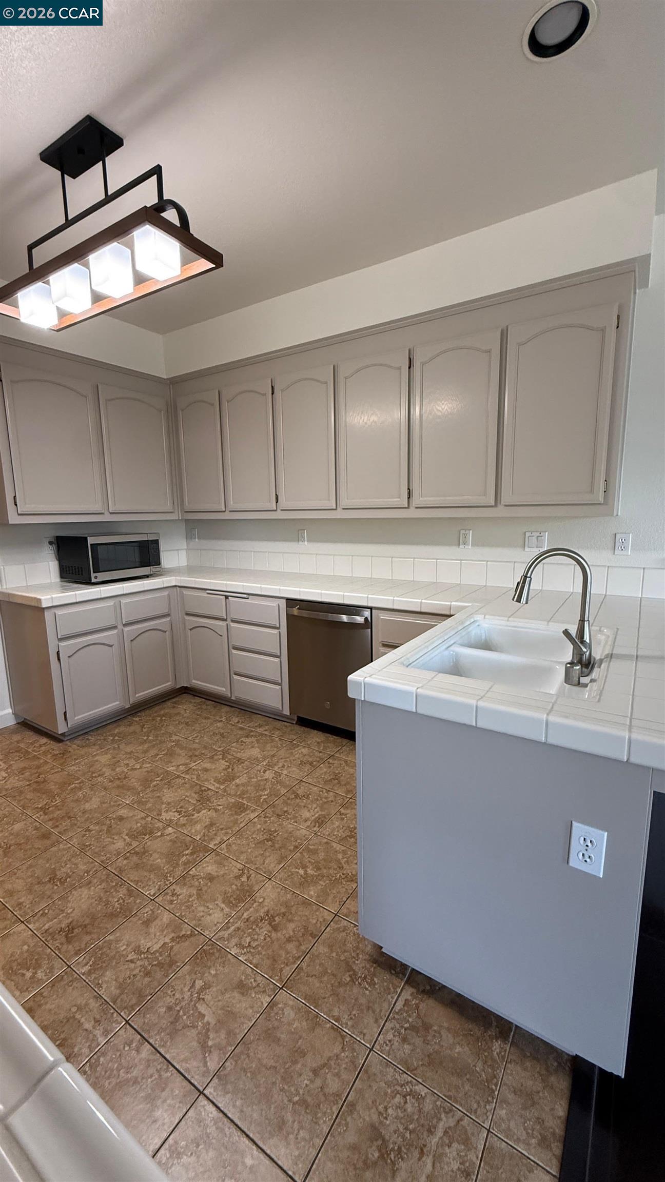 Detail Gallery Image 8 of 25 For 1398 Shell Ln, Clayton,  CA 94517 - 2 Beds | 2/1 Baths