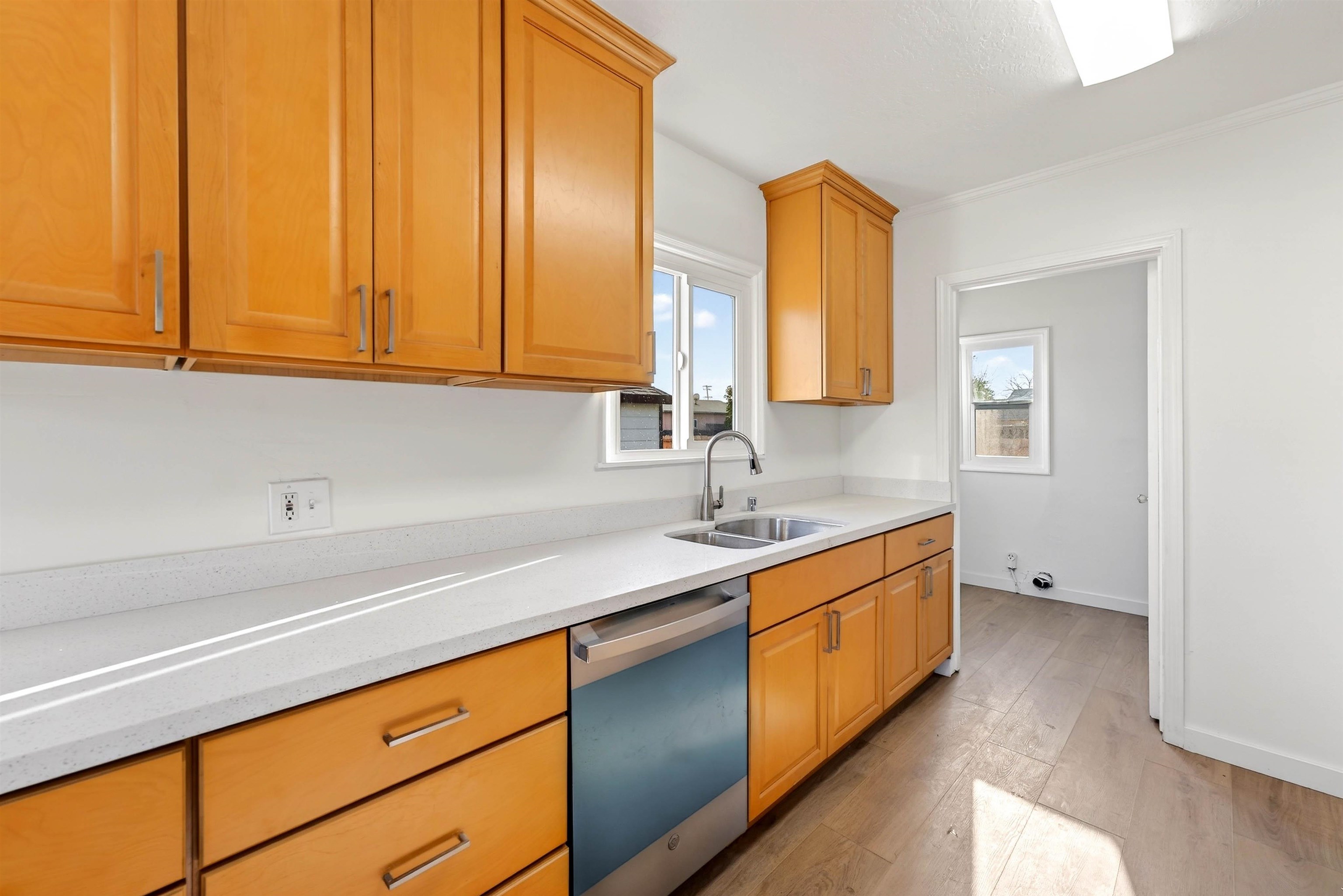 Detail Gallery Image 15 of 27 For 10200 Royal Ann St, Oakland,  CA 94603 - 2 Beds | 1 Baths