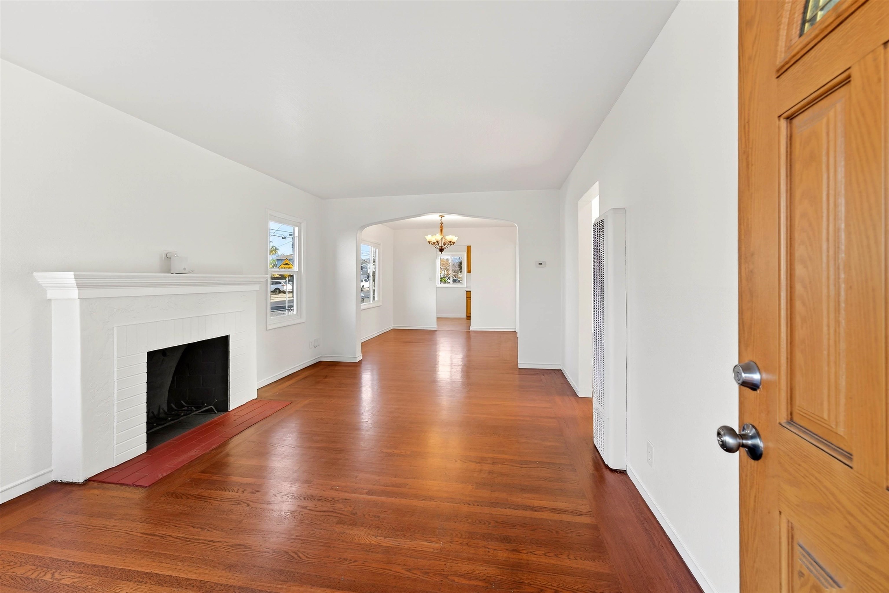 Detail Gallery Image 4 of 27 For 10200 Royal Ann St, Oakland,  CA 94603 - 2 Beds | 1 Baths