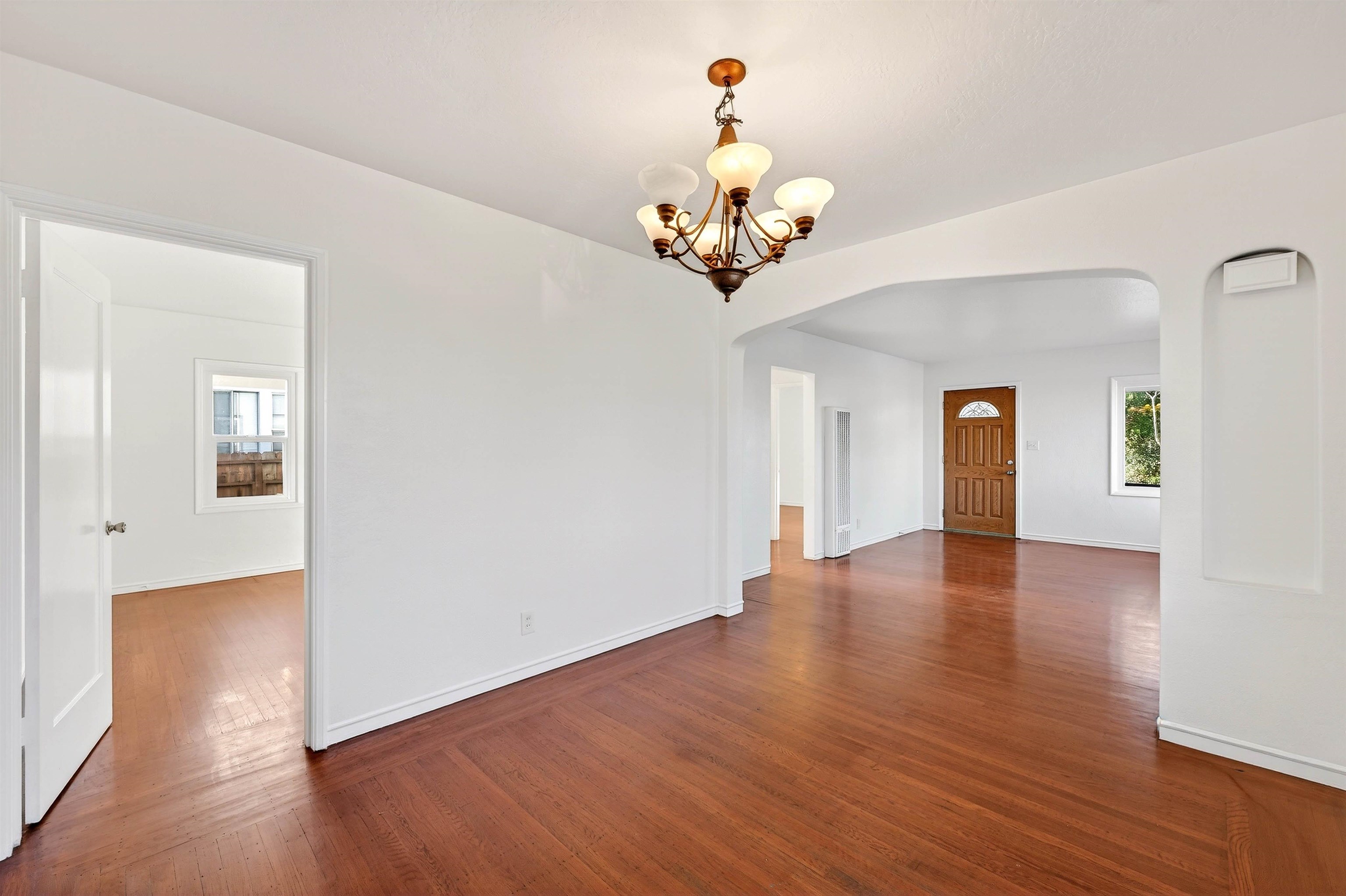 Detail Gallery Image 8 of 27 For 10200 Royal Ann St, Oakland,  CA 94603 - 2 Beds | 1 Baths