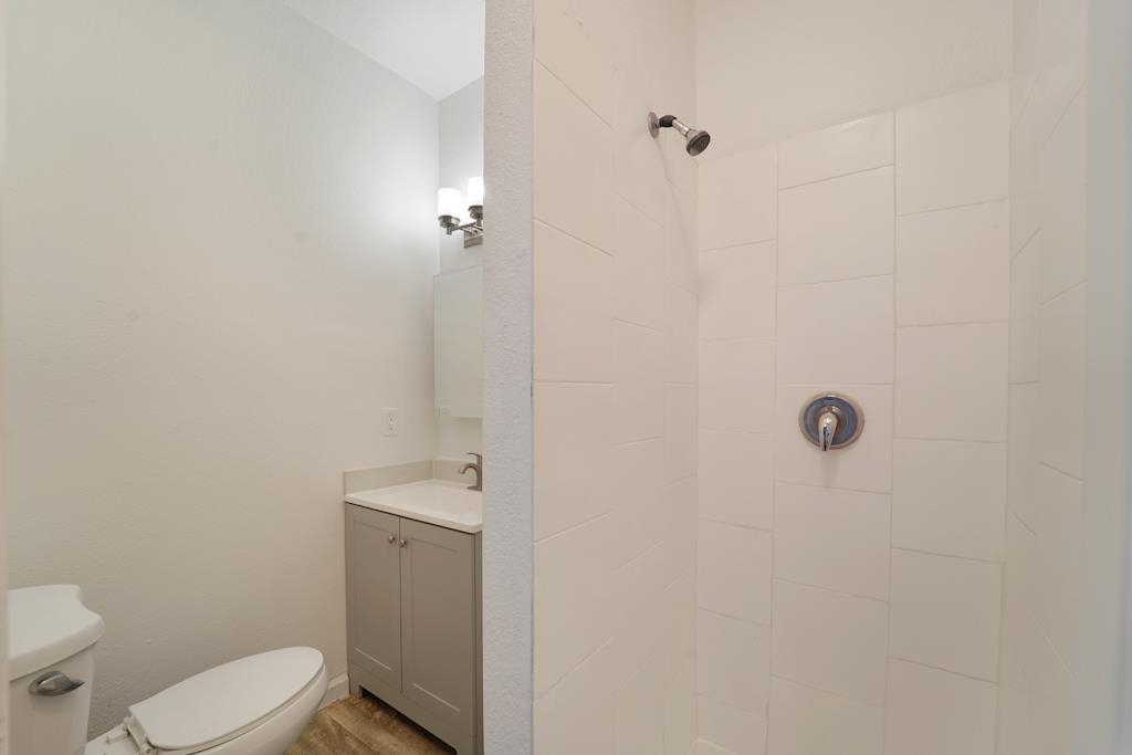 Detail Gallery Image 12 of 27 For 203 Bissell #4,  Oakland,  CA 94801 - 4 Beds | 1 Baths
