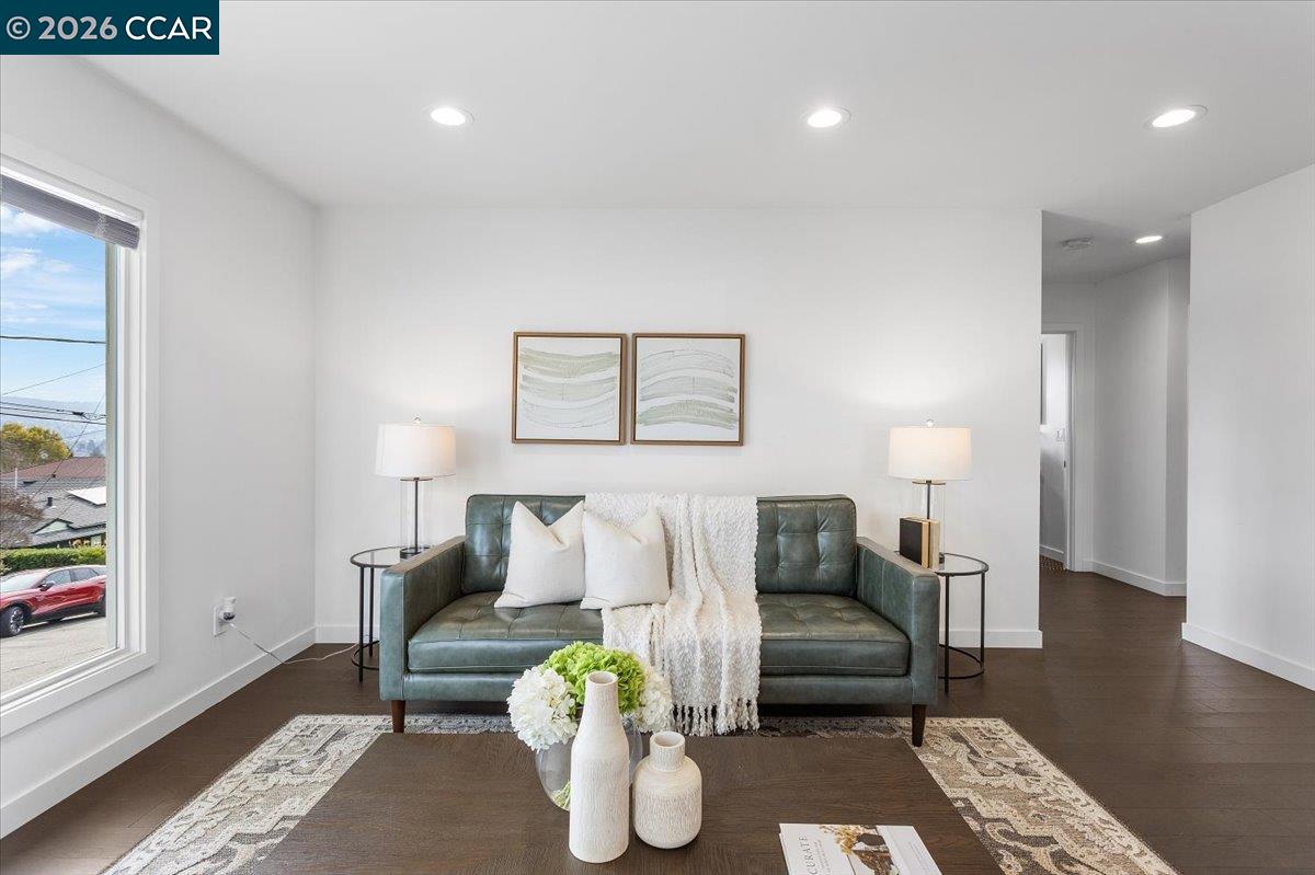 Detail Gallery Image 11 of 49 For 18417 Milmar Blvd, Castro Valley,  CA 94546 - 3 Beds | 2 Baths