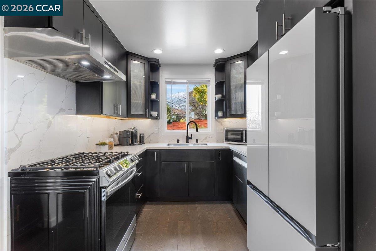 Detail Gallery Image 13 of 49 For 18417 Milmar Blvd, Castro Valley,  CA 94546 - 3 Beds | 2 Baths