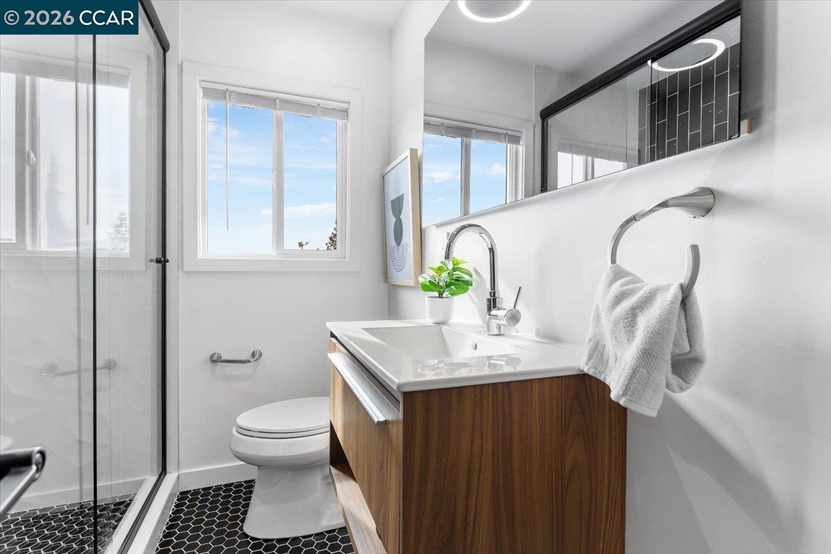 Detail Gallery Image 23 of 49 For 18417 Milmar Blvd, Castro Valley,  CA 94546 - 3 Beds | 2 Baths