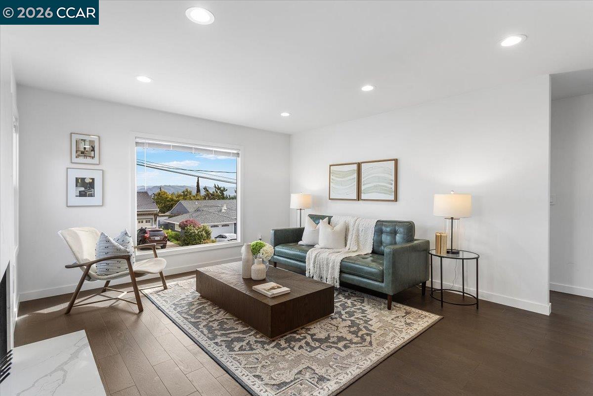 Detail Gallery Image 5 of 49 For 18417 Milmar Blvd, Castro Valley,  CA 94546 - 3 Beds | 2 Baths