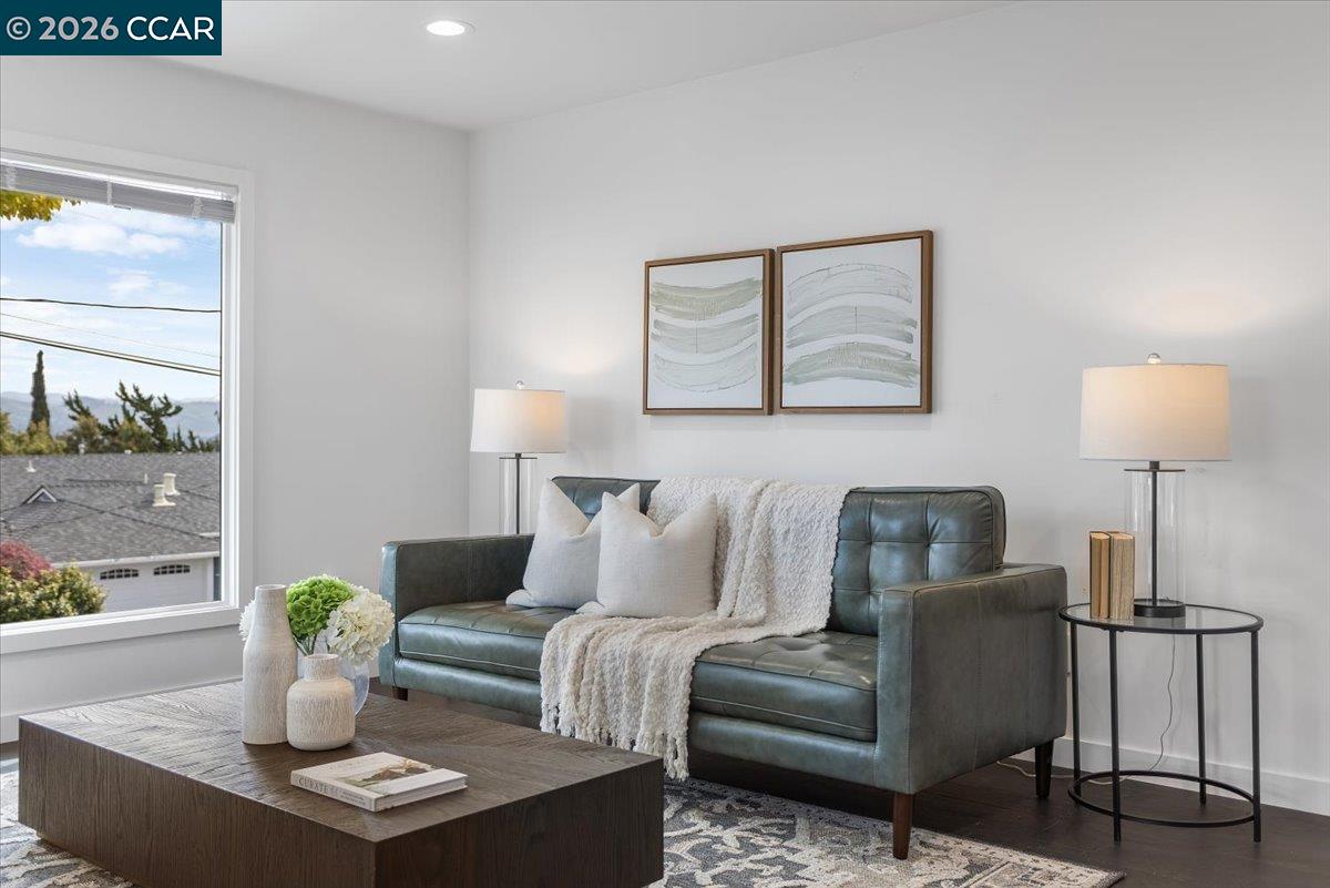 Detail Gallery Image 6 of 49 For 18417 Milmar Blvd, Castro Valley,  CA 94546 - 3 Beds | 2 Baths