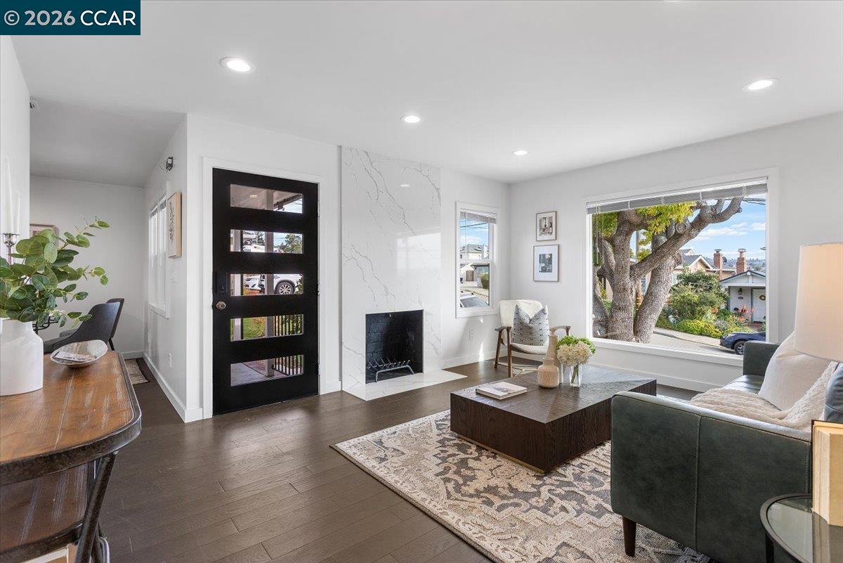 Detail Gallery Image 8 of 49 For 18417 Milmar Blvd, Castro Valley,  CA 94546 - 3 Beds | 2 Baths