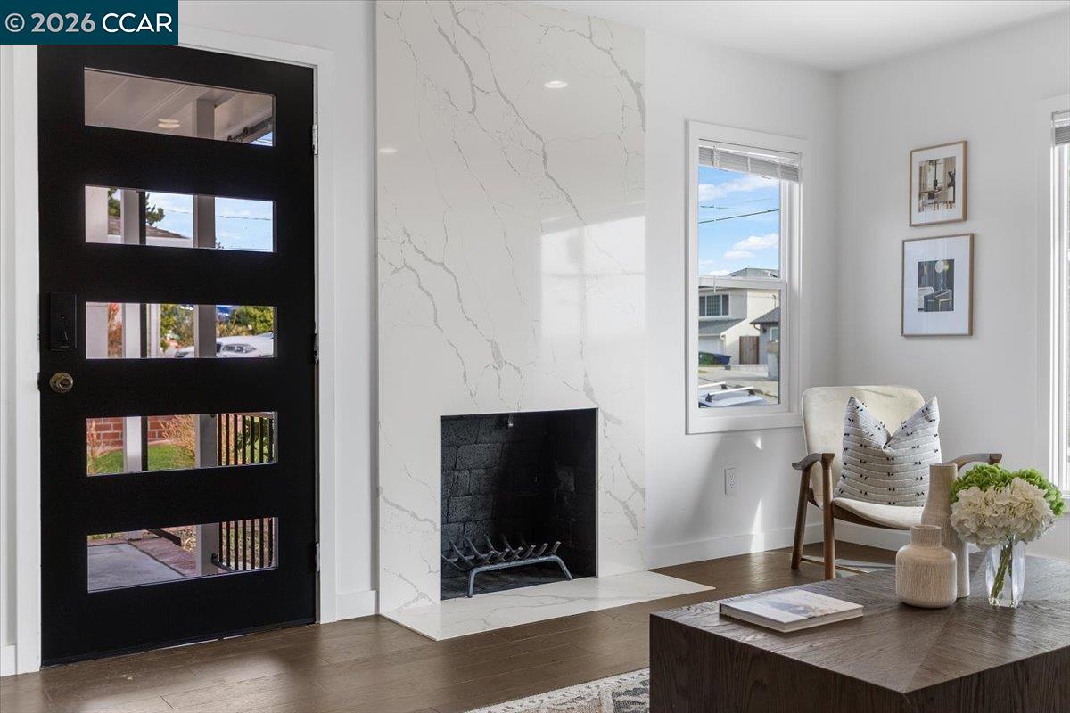 Detail Gallery Image 9 of 49 For 18417 Milmar Blvd, Castro Valley,  CA 94546 - 3 Beds | 2 Baths