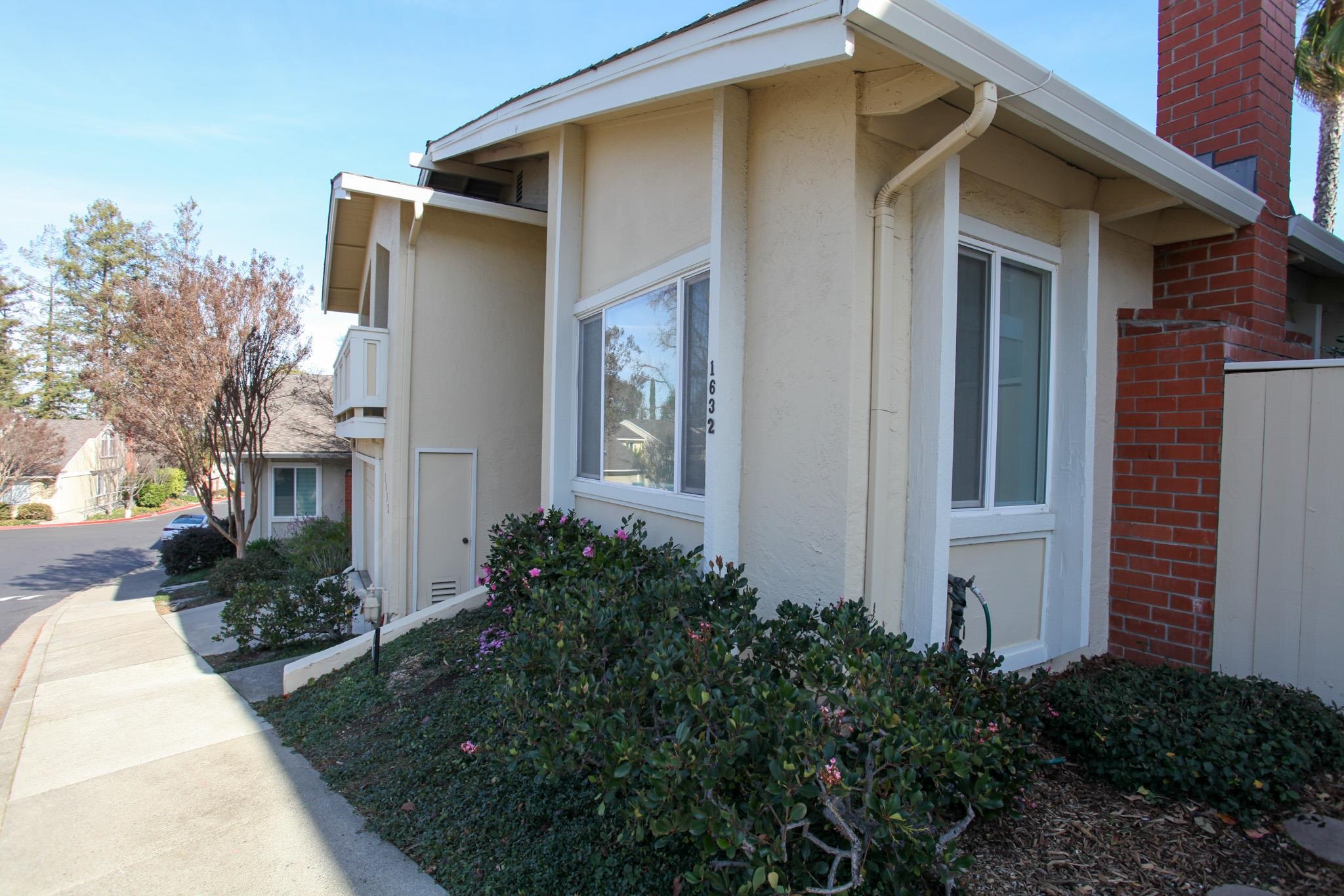 Detail Gallery Image 3 of 54 For 1632 Siskiyou Dr, Walnut Creek,  CA 94598 - 3 Beds | 2/1 Baths