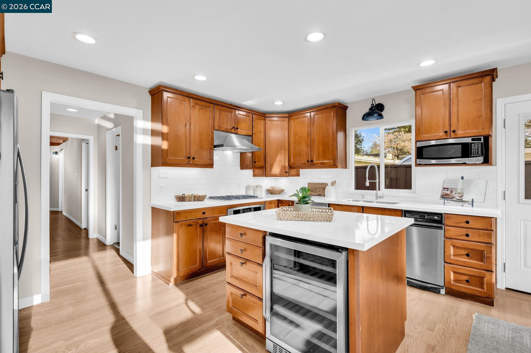 Detail Gallery Image 12 of 48 For 1760 Magnolia Way, Walnut Creek,  CA 94595 - 4 Beds | 2/1 Baths