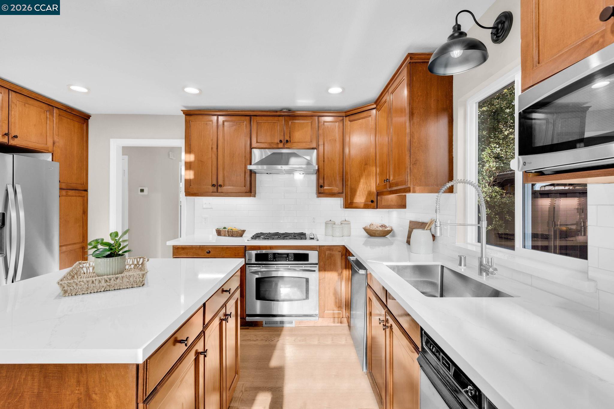 Detail Gallery Image 13 of 48 For 1760 Magnolia Way, Walnut Creek,  CA 94595 - 4 Beds | 2/1 Baths