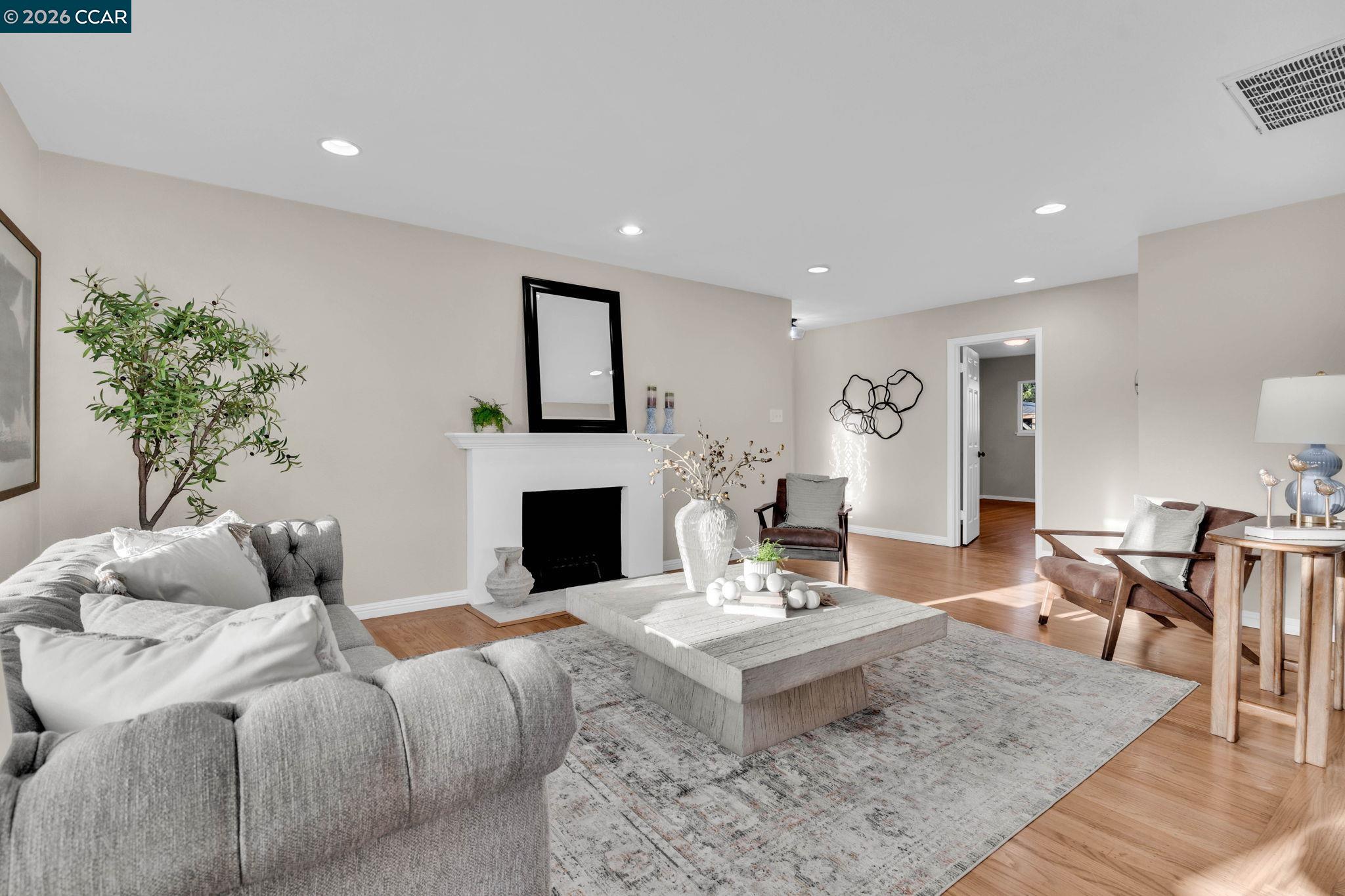 Detail Gallery Image 4 of 48 For 1760 Magnolia Way, Walnut Creek,  CA 94595 - 4 Beds | 2/1 Baths