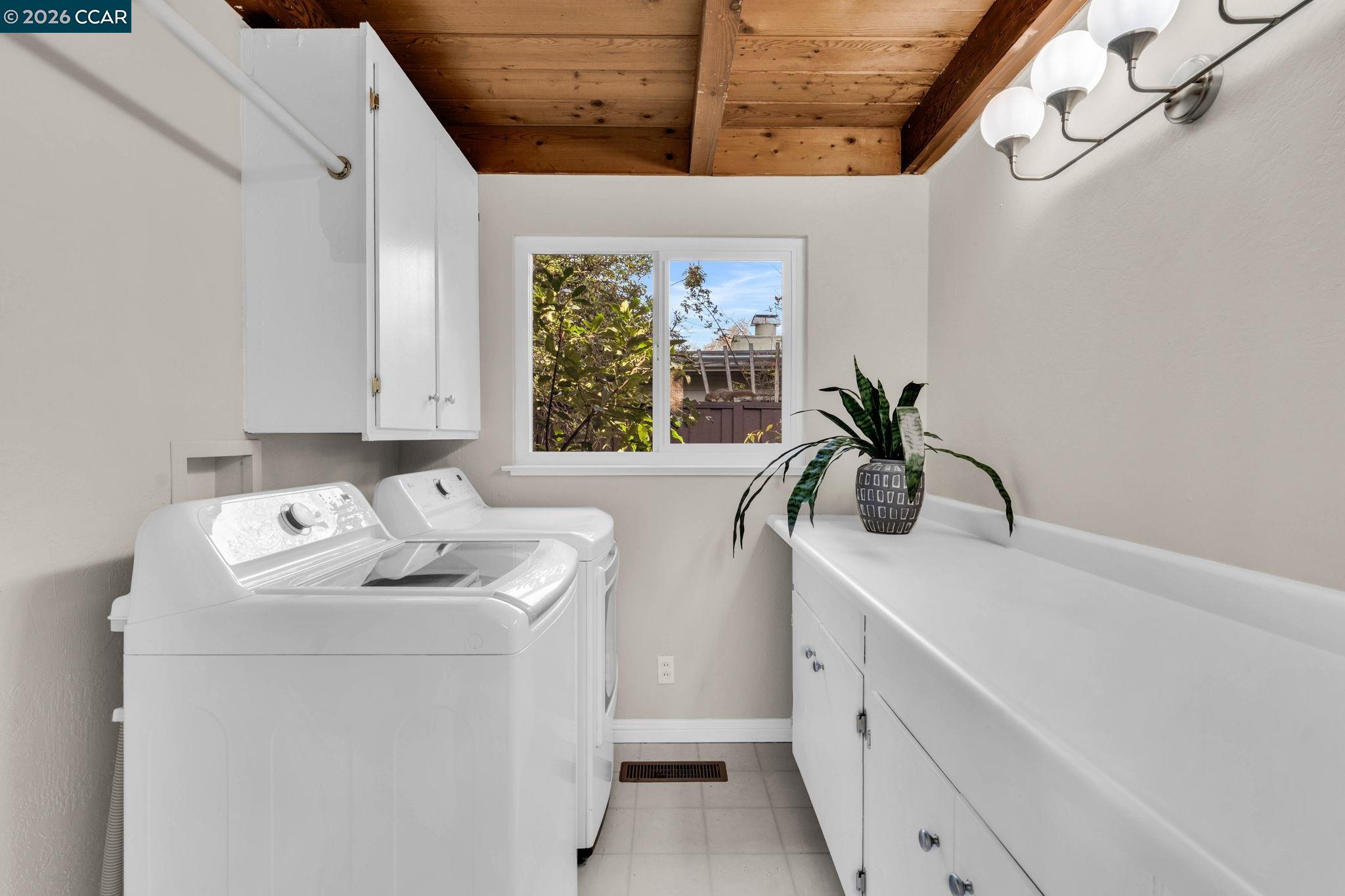 Detail Gallery Image 32 of 48 For 1760 Magnolia Way, Walnut Creek,  CA 94595 - 4 Beds | 2/1 Baths