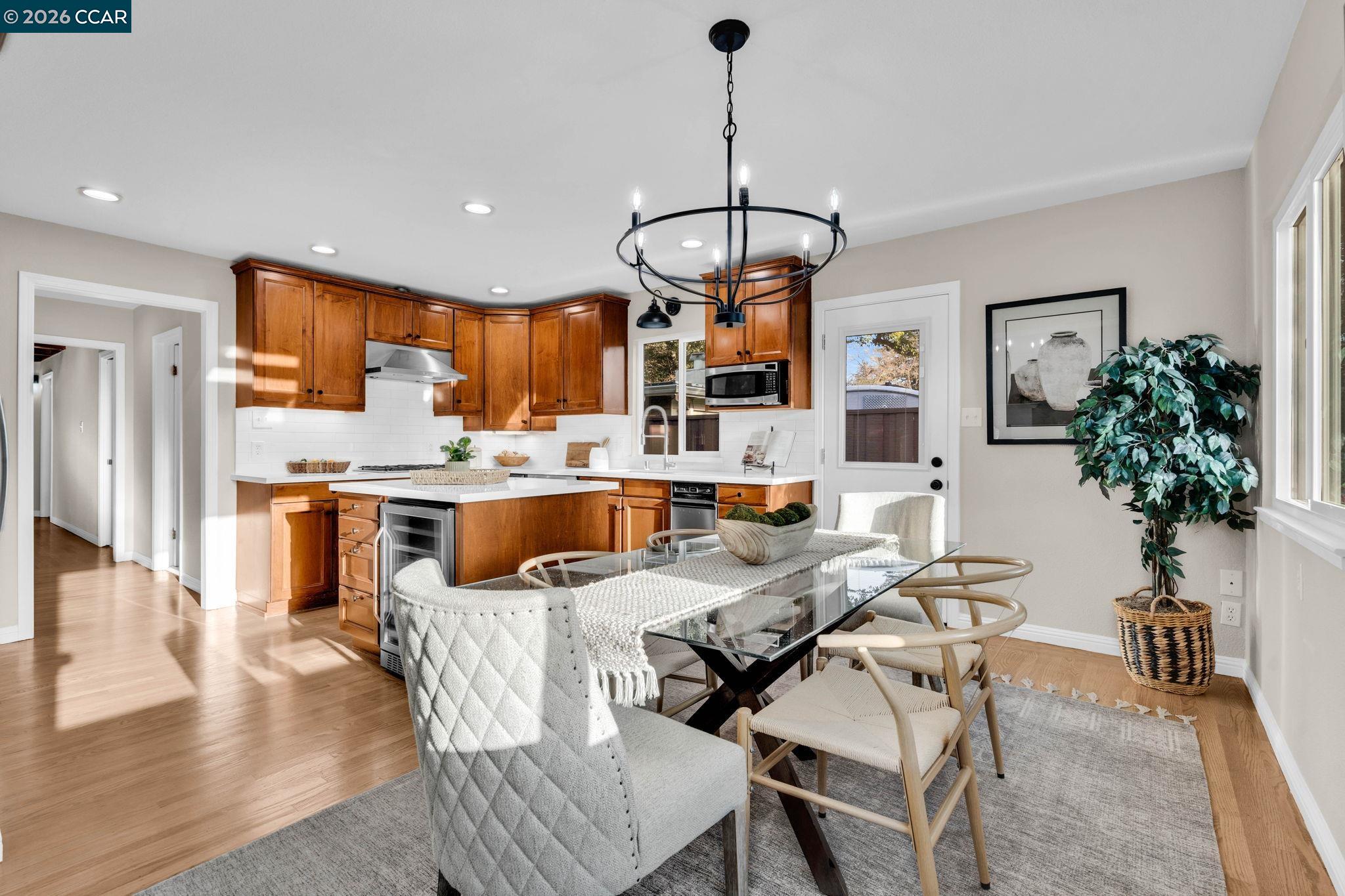 Detail Gallery Image 7 of 46 For 1760 Magnolia Way, Walnut Creek,  CA 94595 - 4 Beds | 2/1 Baths