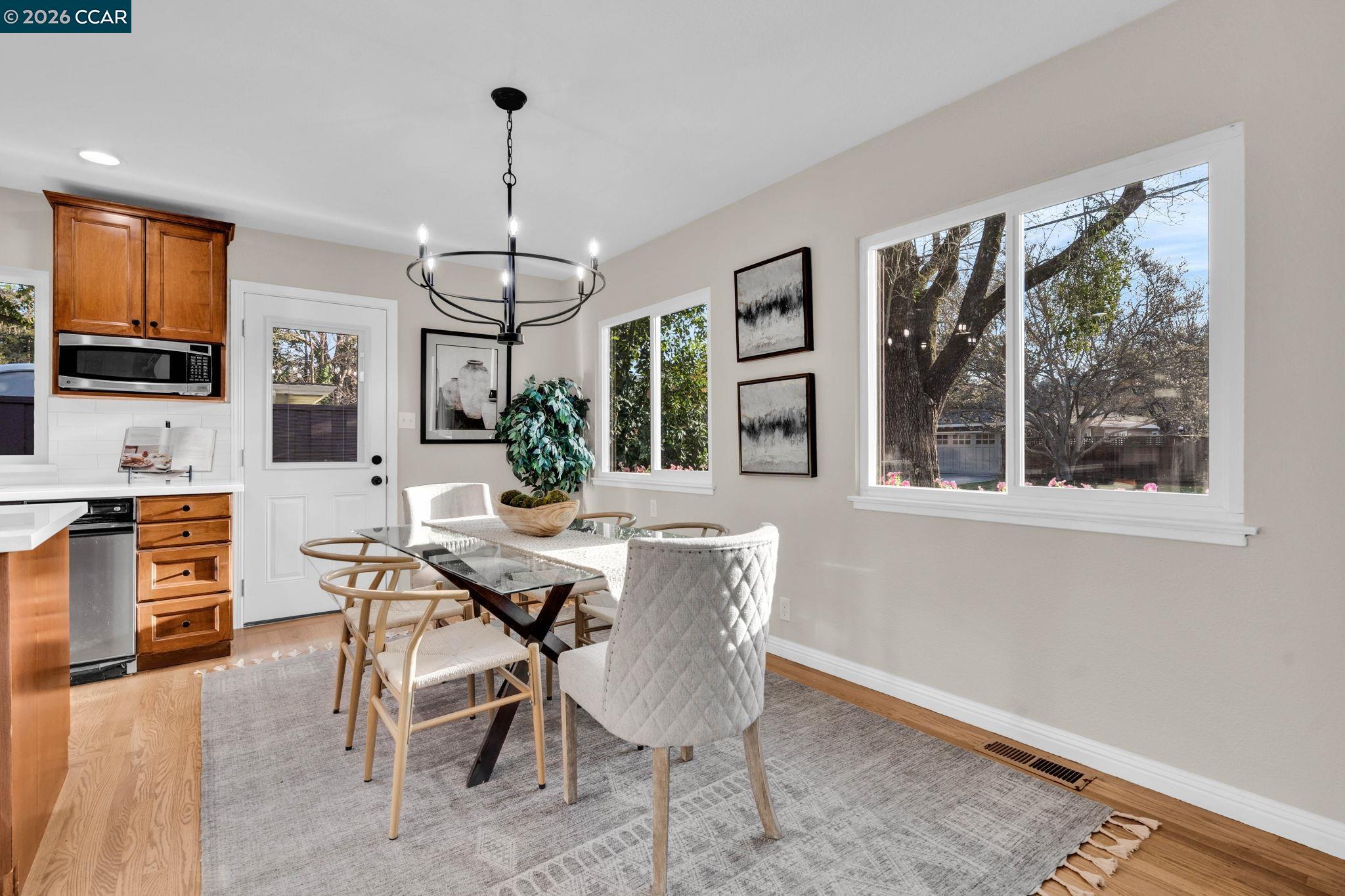 Detail Gallery Image 8 of 48 For 1760 Magnolia Way, Walnut Creek,  CA 94595 - 4 Beds | 2/1 Baths