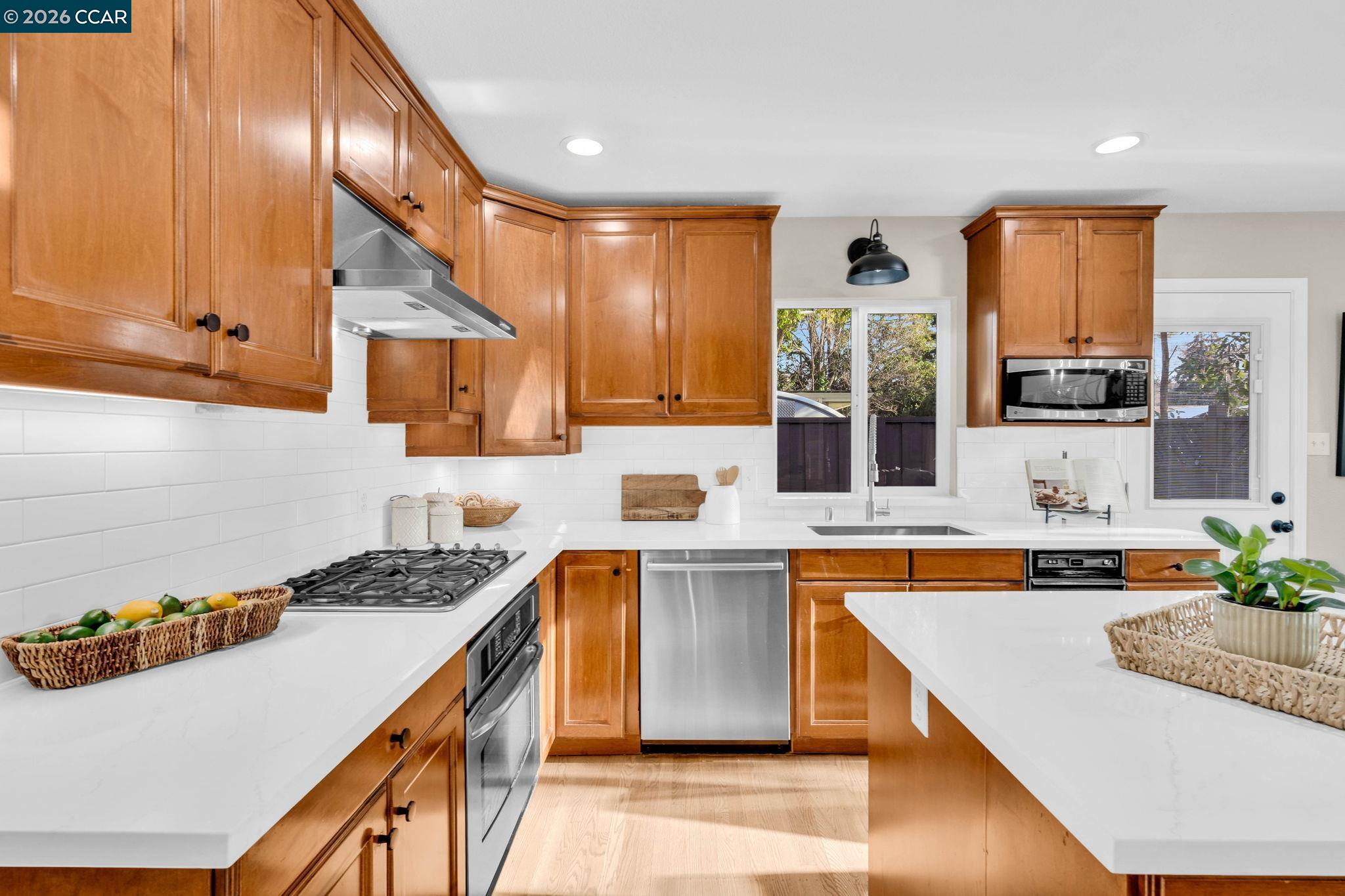 Detail Gallery Image 10 of 46 For 1760 Magnolia Way, Walnut Creek,  CA 94595 - 4 Beds | 2/1 Baths