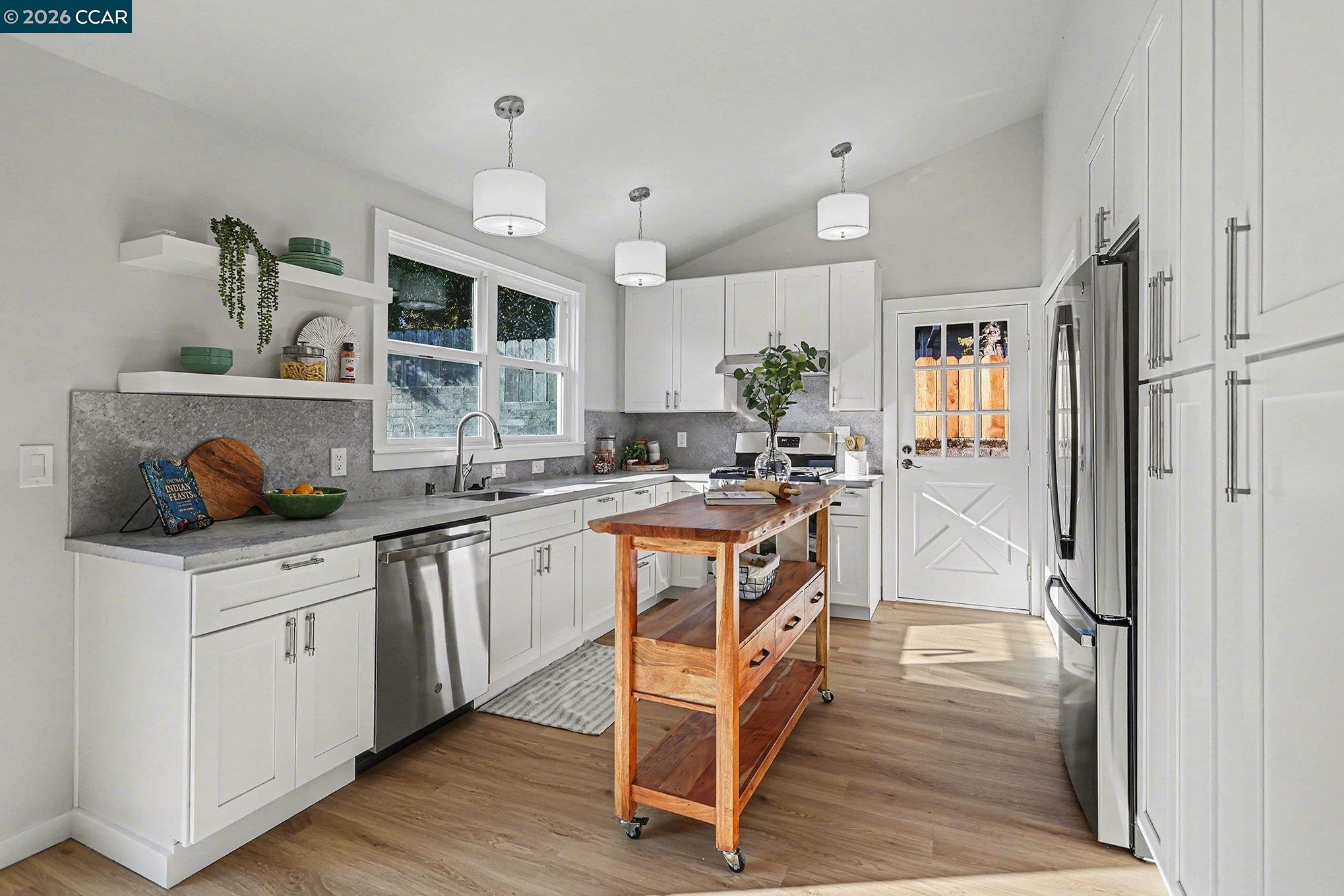 Detail Gallery Image 9 of 30 For 691 Rincon Rd, El Sobrante,  CA 94803 - 3 Beds | 2 Baths