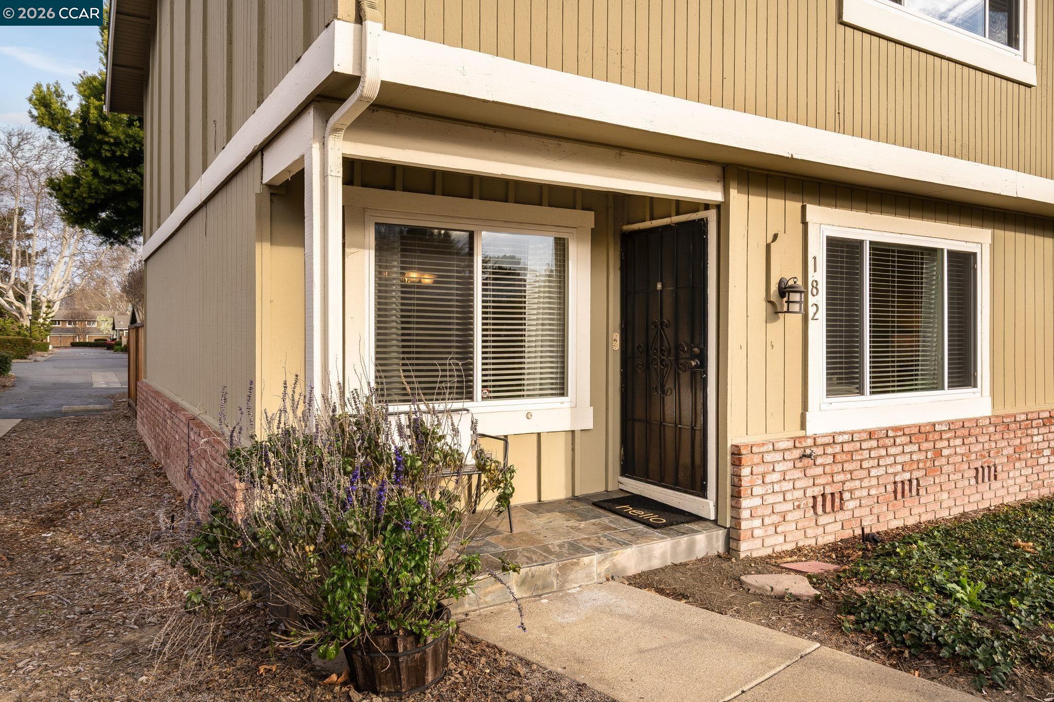 Detail Gallery Image 3 of 35 For 182 Lawnview Circle, Danville,  CA 94526 - 3 Beds | 2/1 Baths