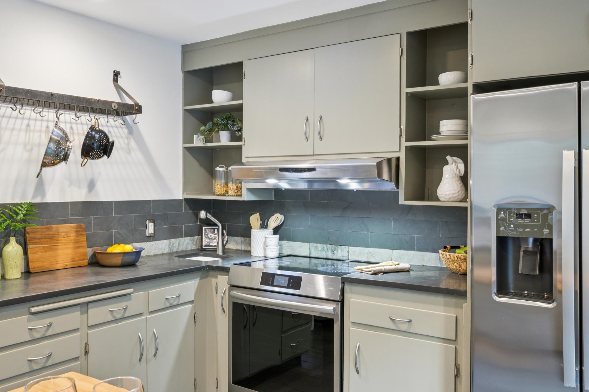 Detail Gallery Image 13 of 54 For 225 E Richmond Ave, Richmond,  CA 94801 - 3 Beds | 2/1 Baths