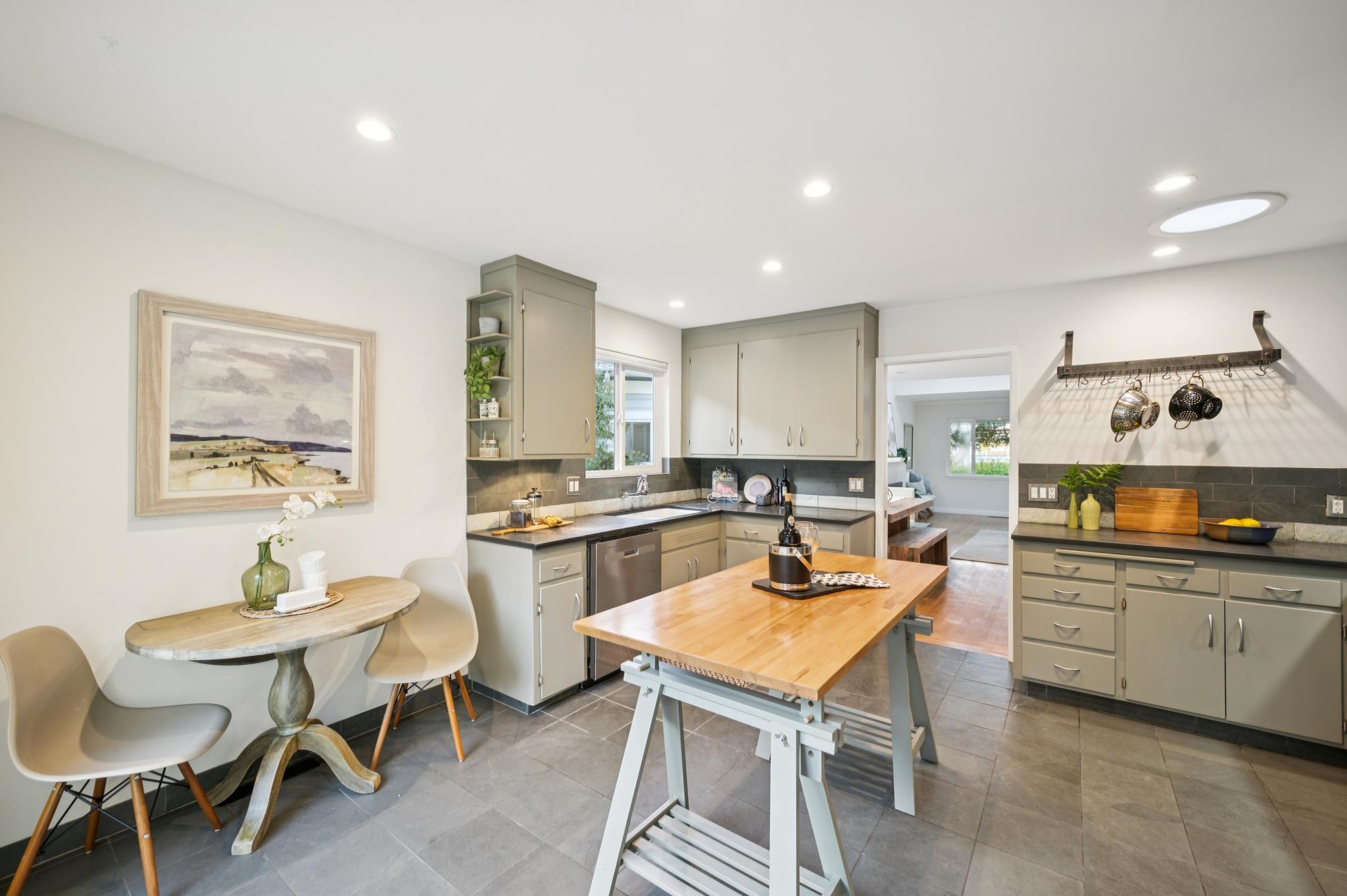 Detail Gallery Image 15 of 54 For 225 E Richmond Ave, Richmond,  CA 94801 - 3 Beds | 2/1 Baths