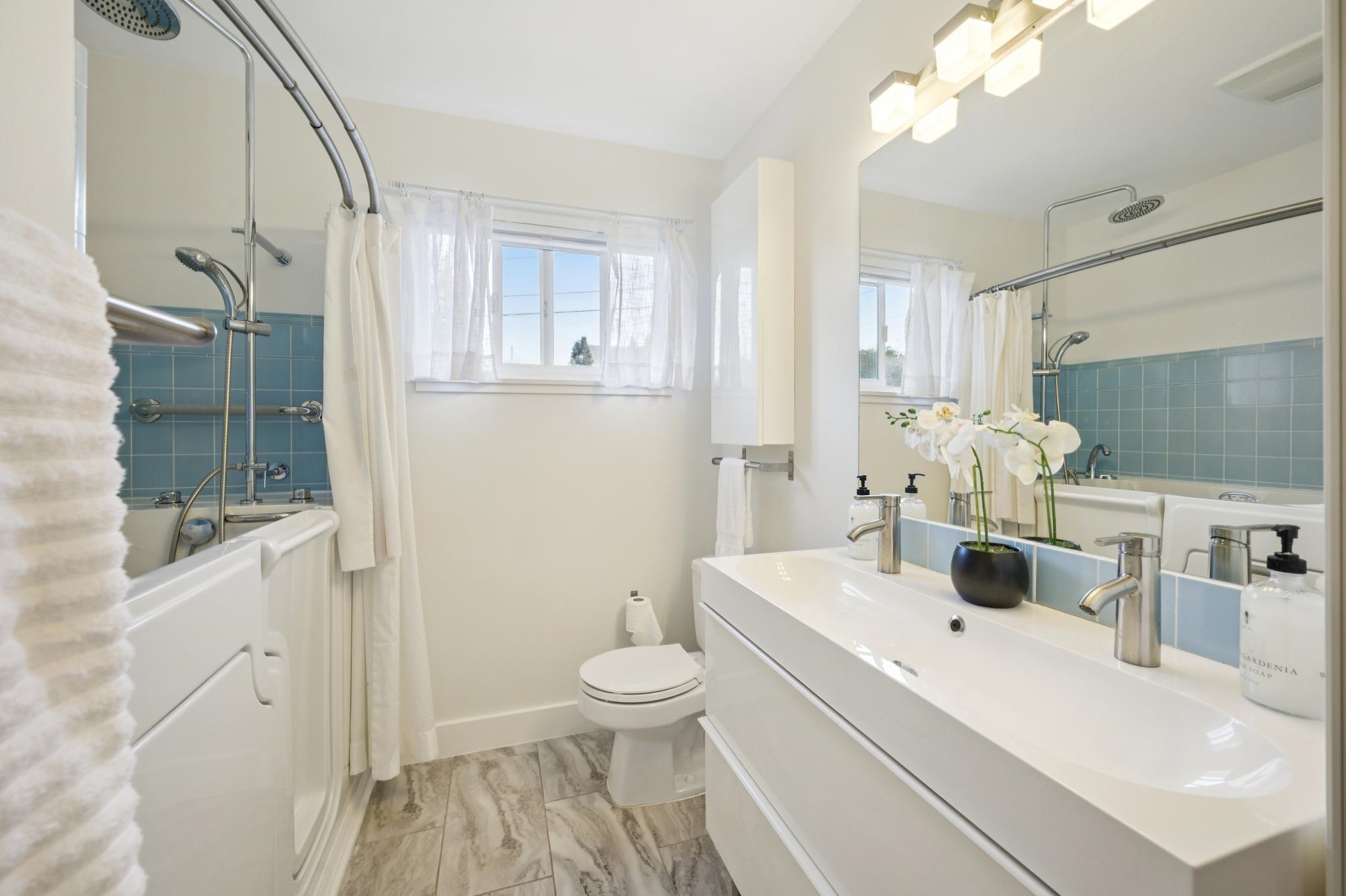 Detail Gallery Image 21 of 54 For 225 E Richmond Ave, Richmond,  CA 94801 - 3 Beds | 2/1 Baths