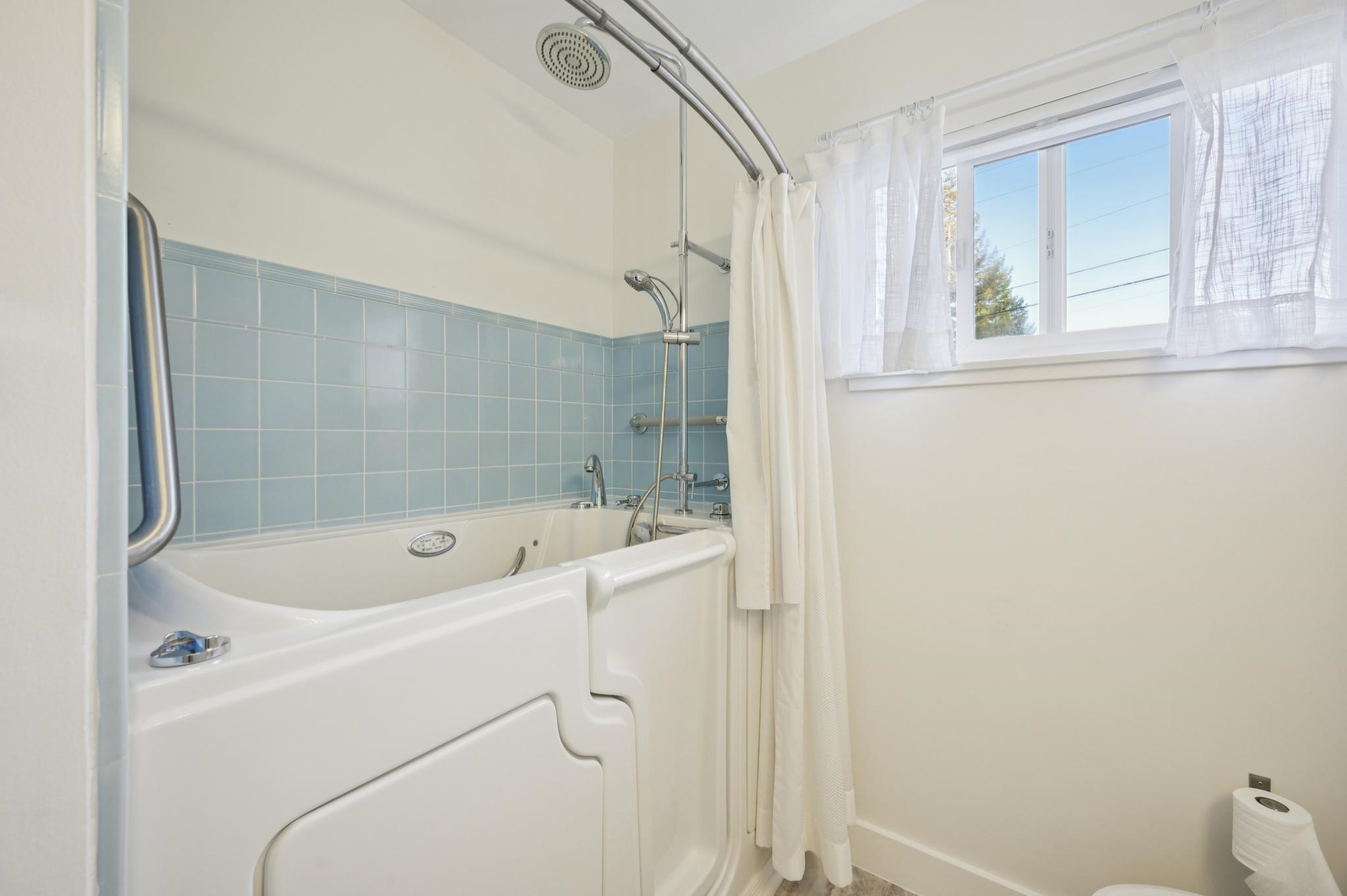 Detail Gallery Image 22 of 54 For 225 E Richmond Ave, Richmond,  CA 94801 - 3 Beds | 2/1 Baths