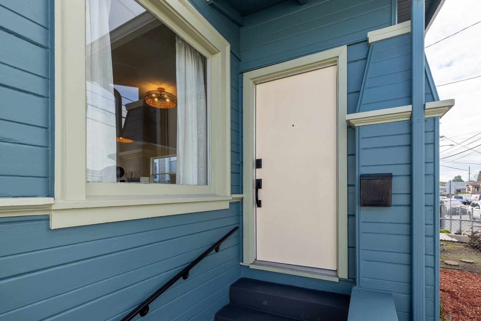 Detail Gallery Image 2 of 33 For 2254 62nd Ave, Oakland,  CA 94605 - 2 Beds | 1 Baths
