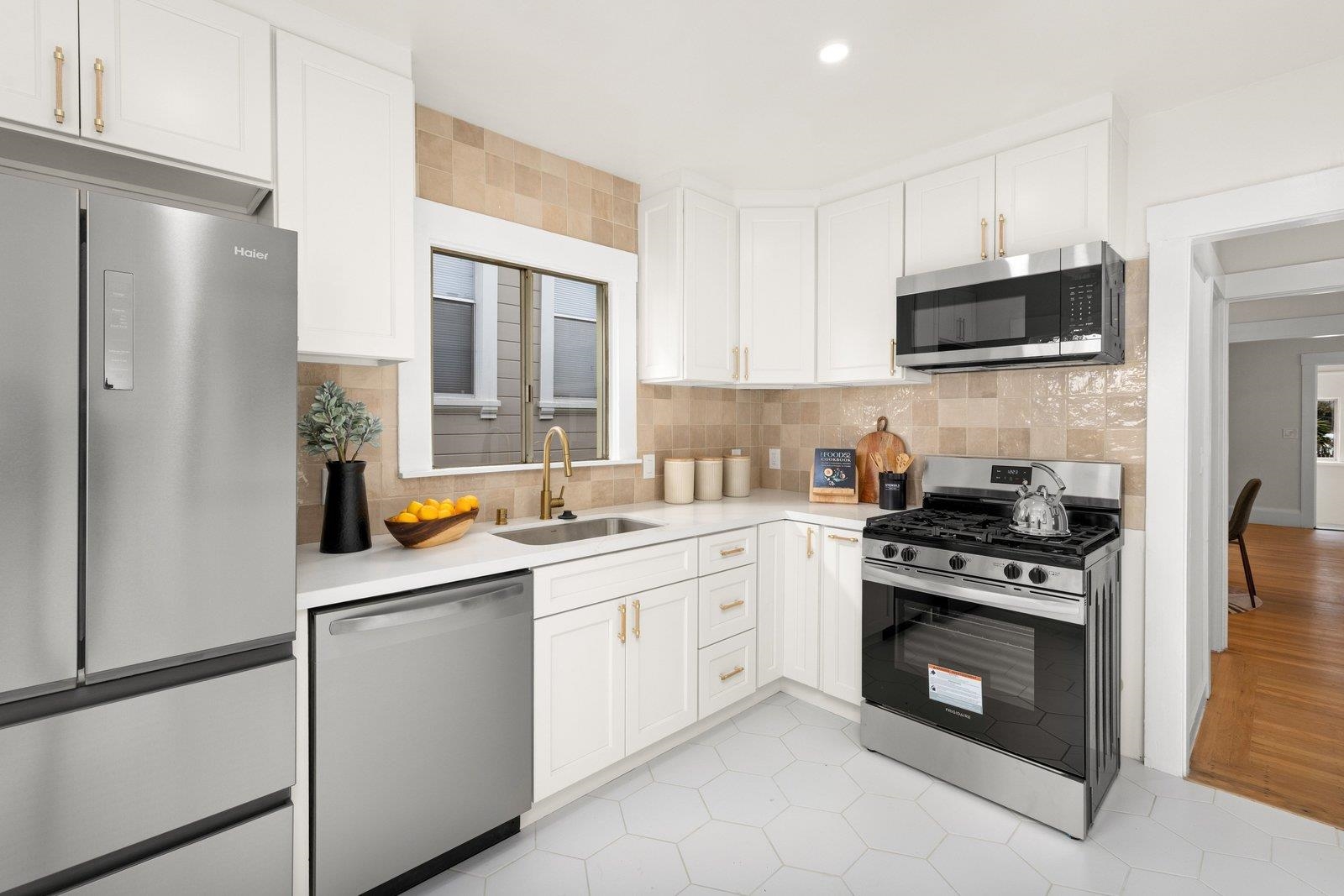 Detail Gallery Image 12 of 33 For 2254 62nd Ave, Oakland,  CA 94605 - 2 Beds | 1 Baths