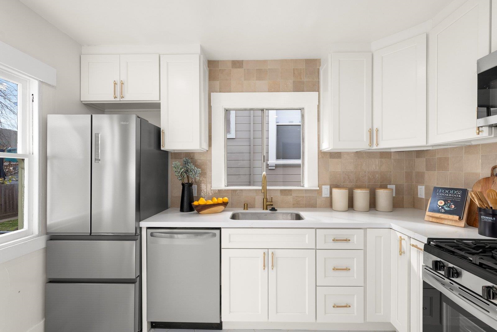 Detail Gallery Image 13 of 33 For 2254 62nd Ave, Oakland,  CA 94605 - 2 Beds | 1 Baths